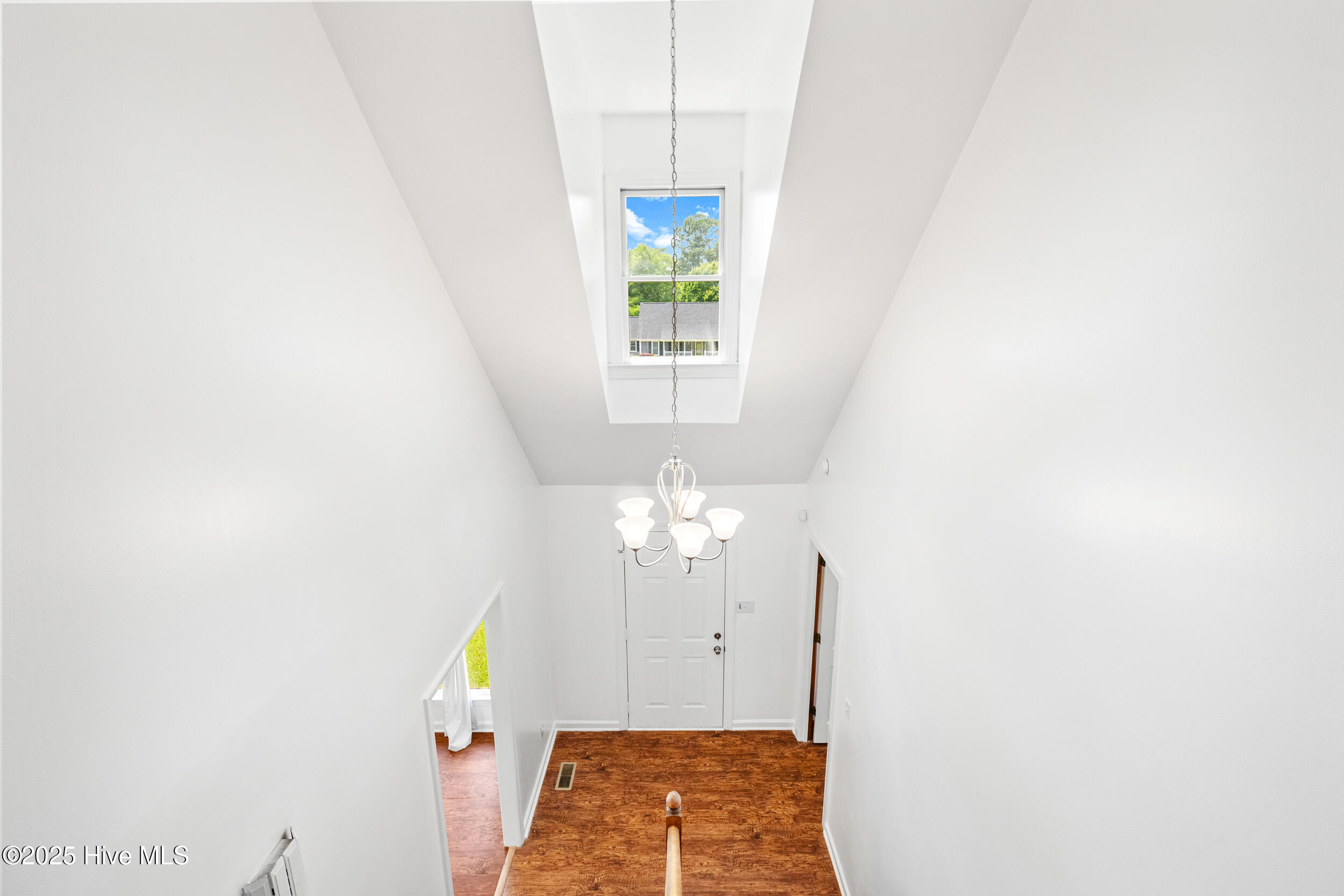 601shelleydr-Foyer-21