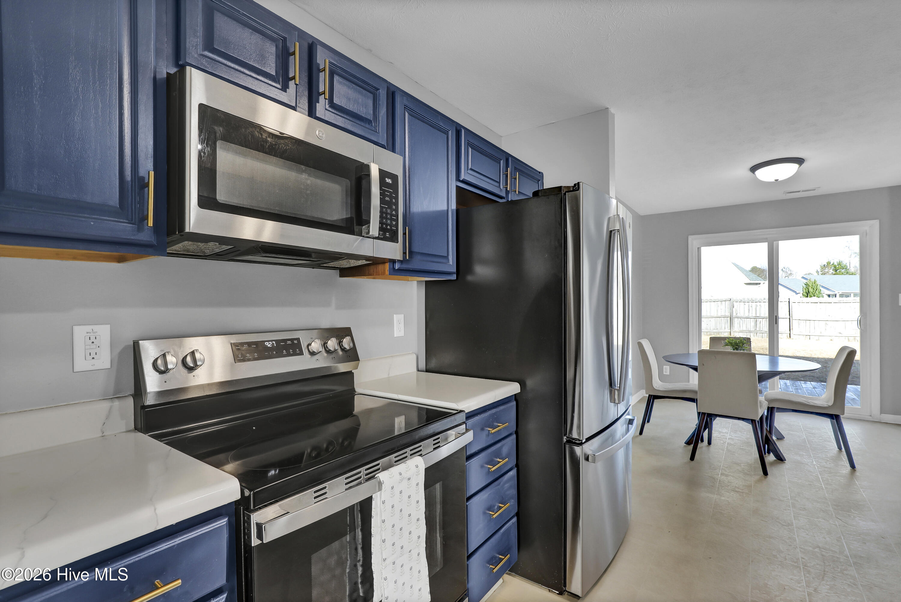 100548013 | Photo 10