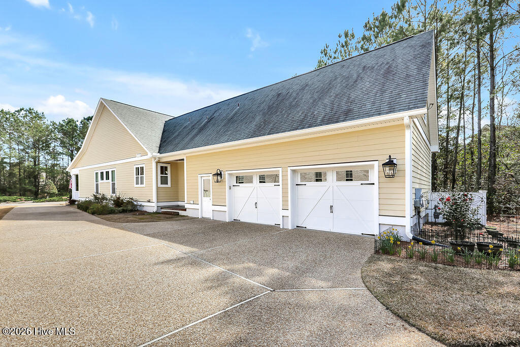 100548295 | Photo 51