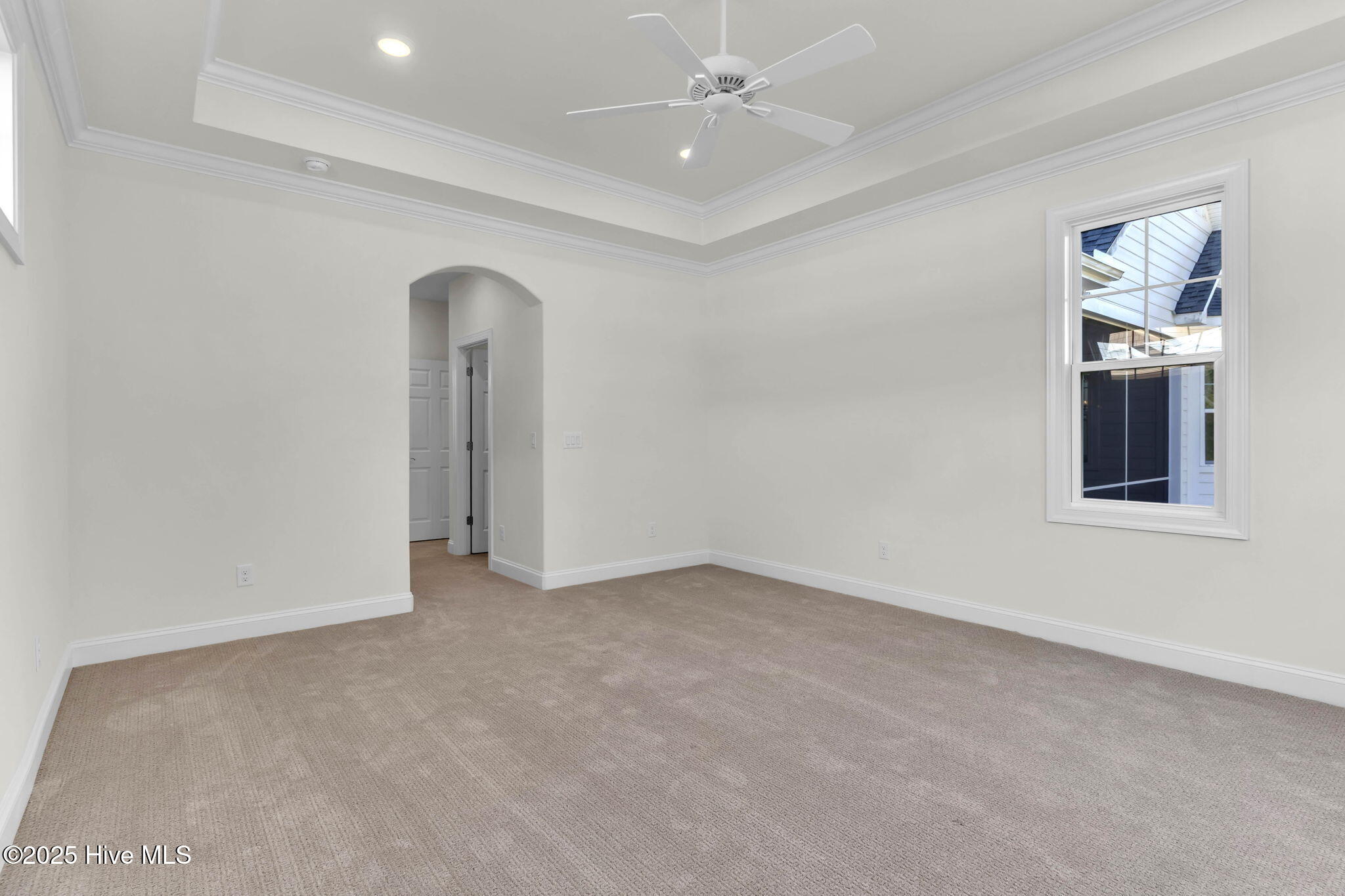 100567325 | Photo 27