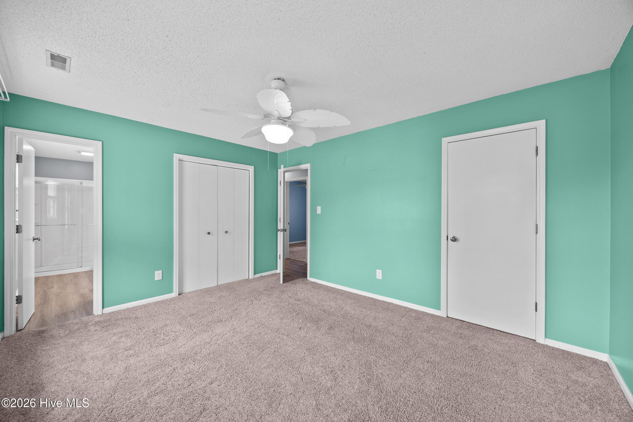 100547935 | Photo 14