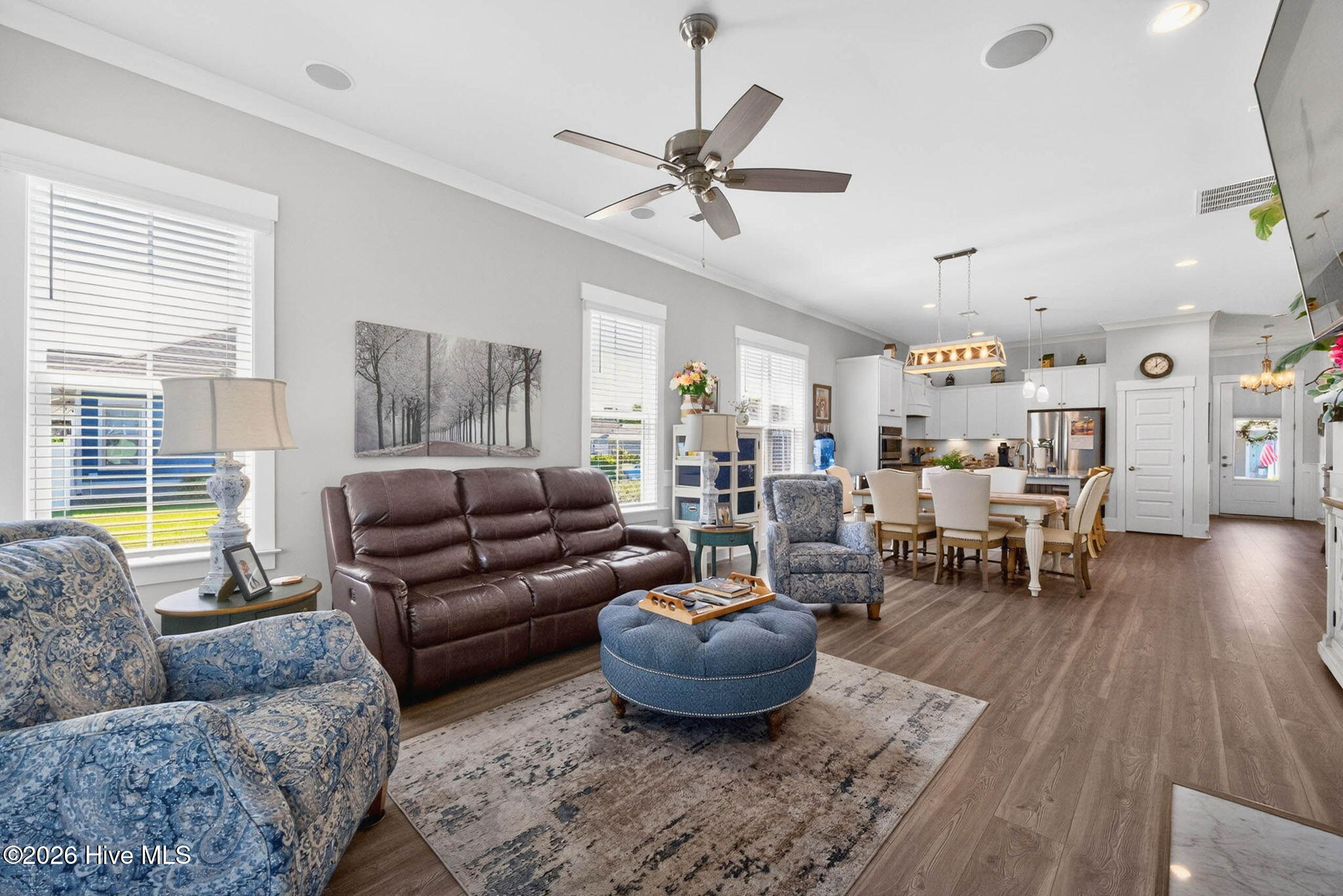 100567275 | Photo 30