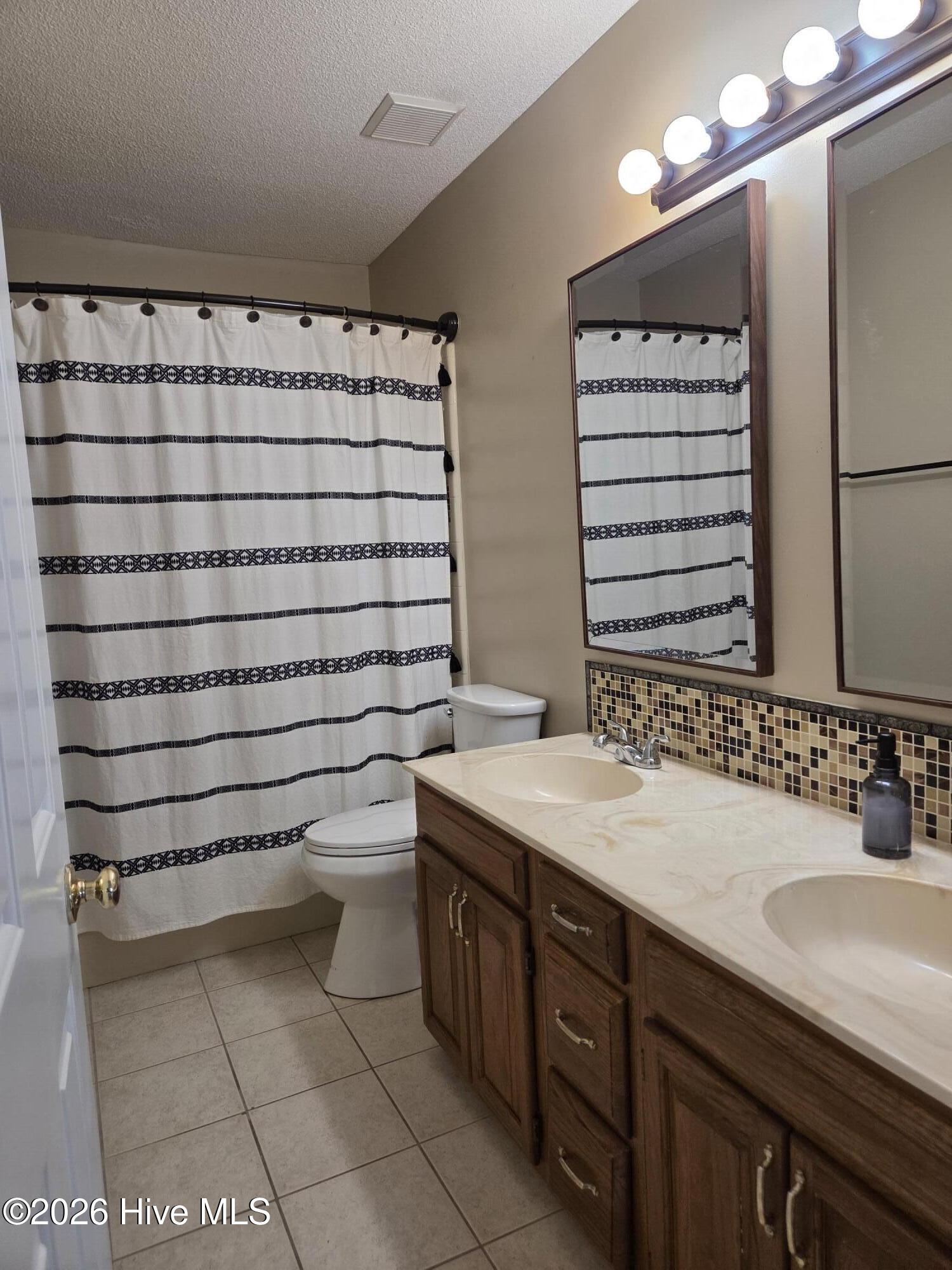 100560651 | Photo 18