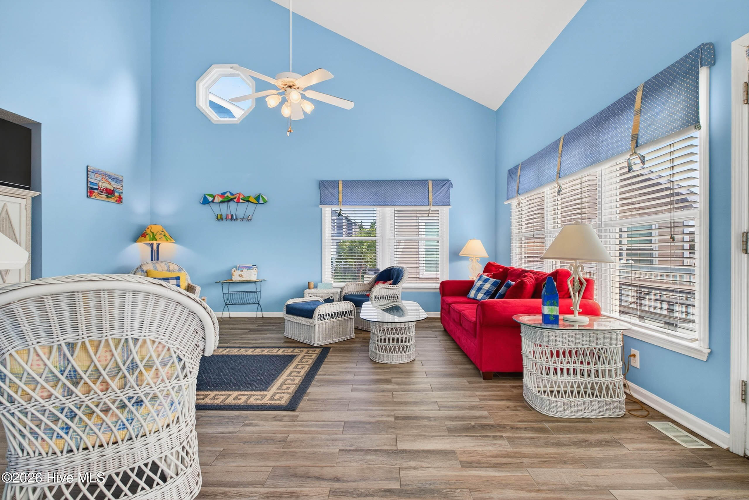 100563035 | Photo 19