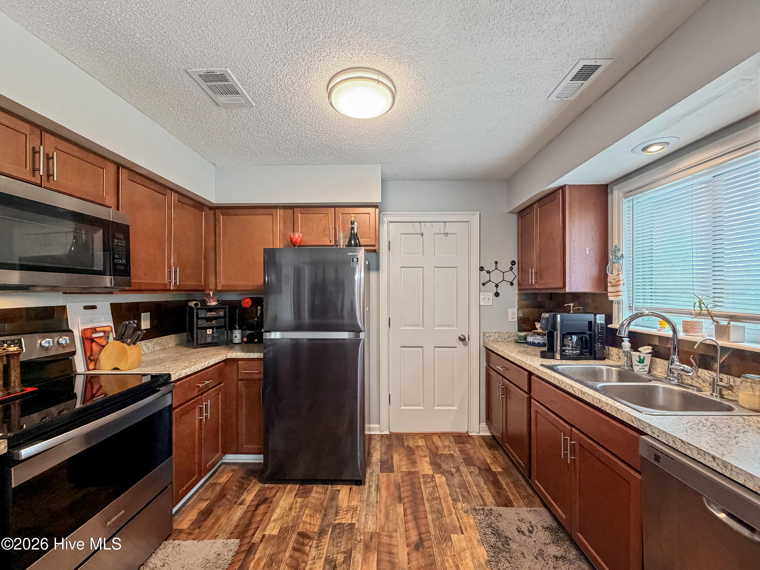 100564725 | Photo 16