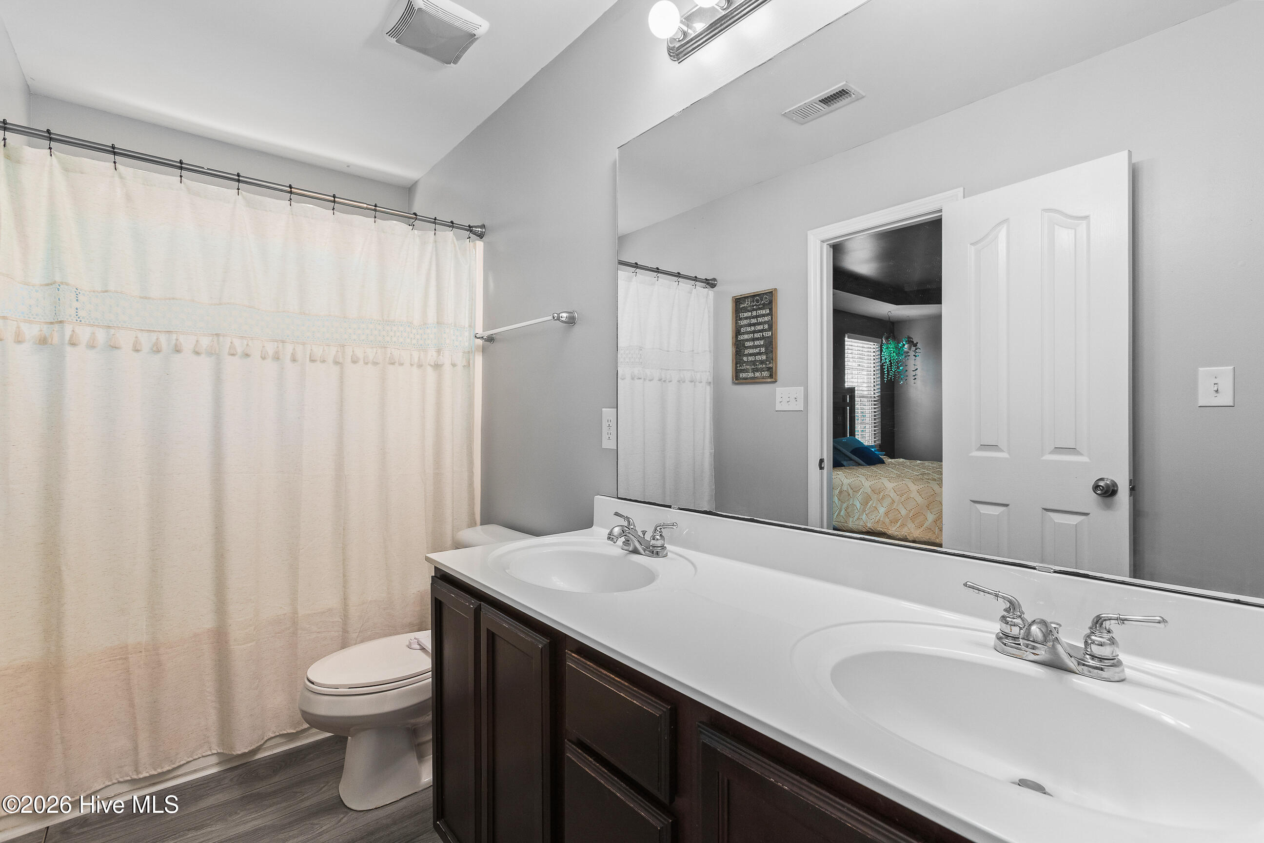 100568370 | Photo 16