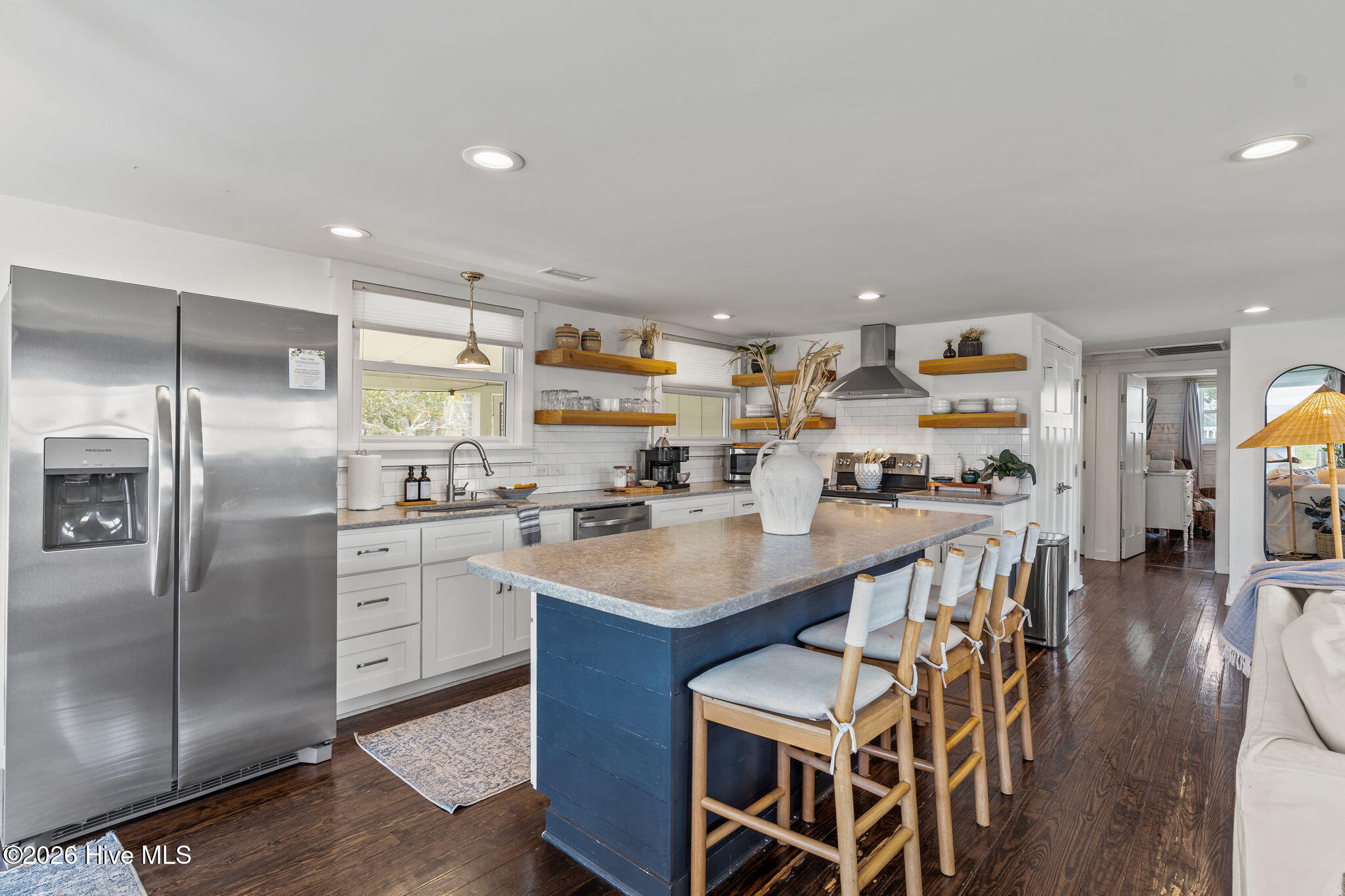 100565968 | Photo 33