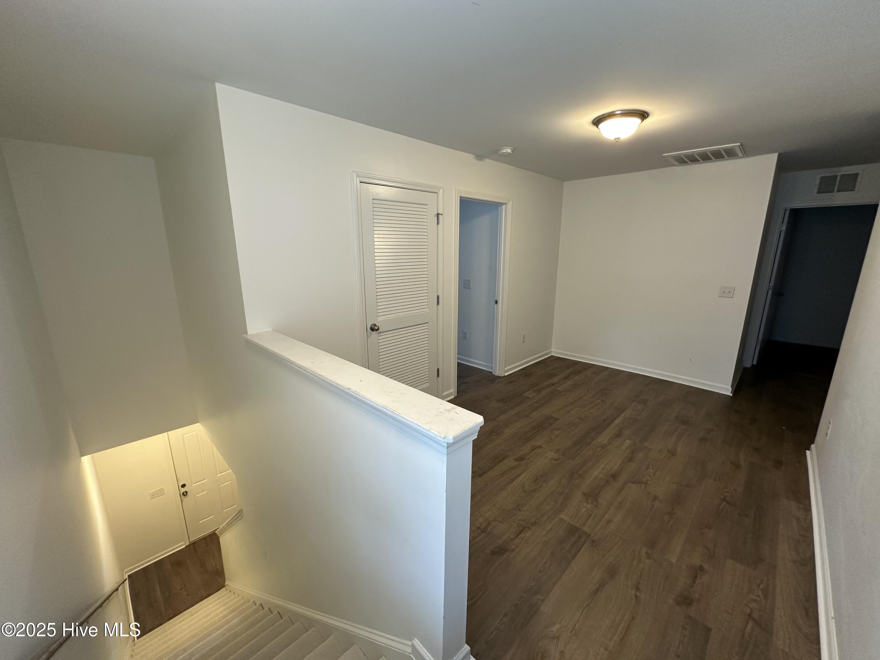 100528717 | Photo 12