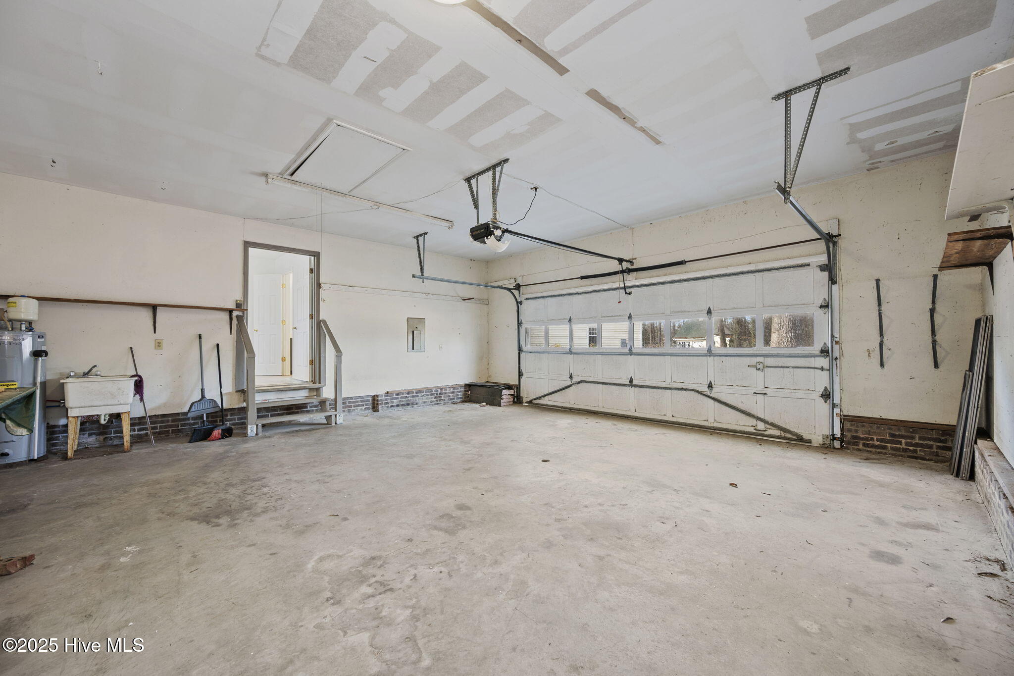 100545145 | Photo 53