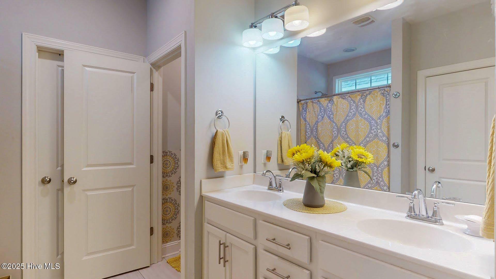 100550160 | Photo 32