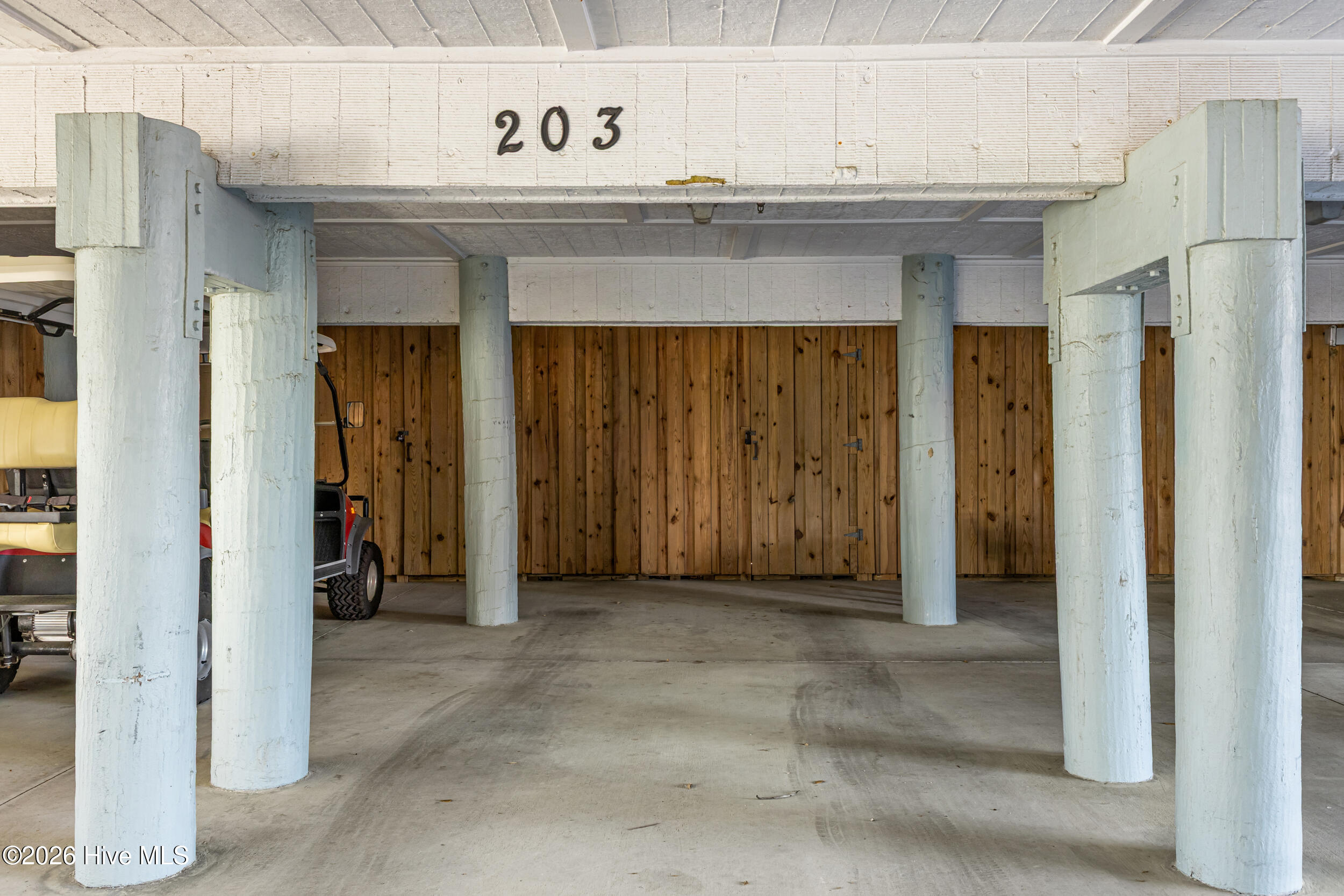 100567123 | Photo 27