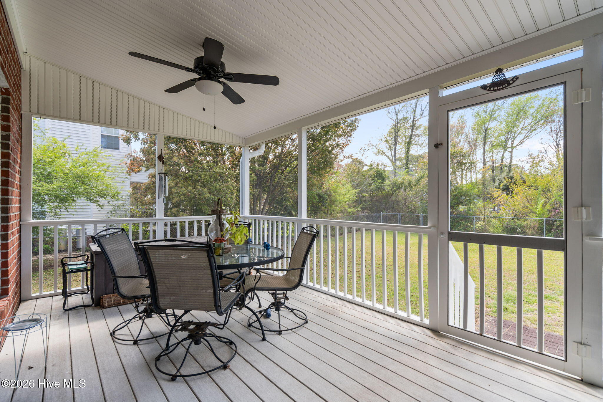 100564345 | Photo 35