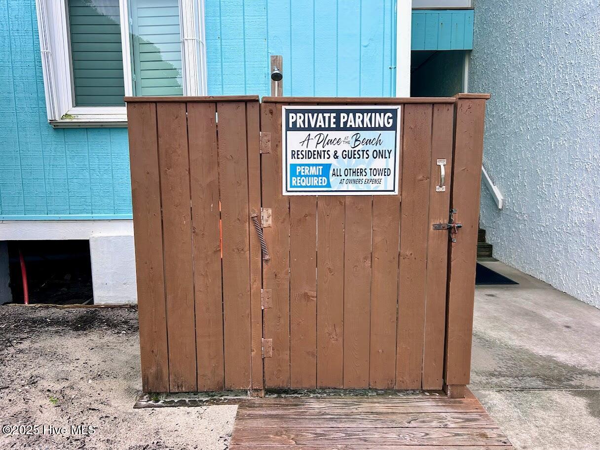918 Carolina Beach Avenue N 2b, Carolina Beach, NC 28428 – photo 22: 918 CB Ave N 2B shower