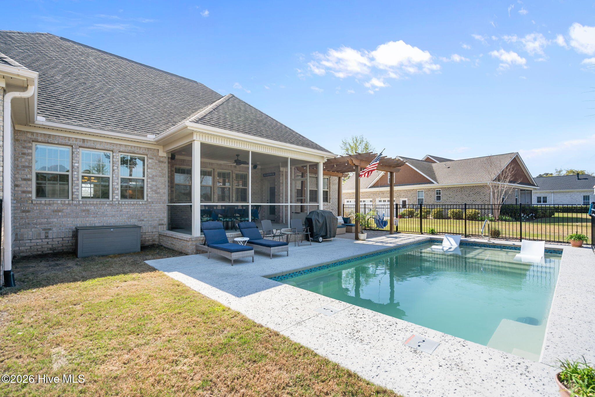 100563487 | Photo 45