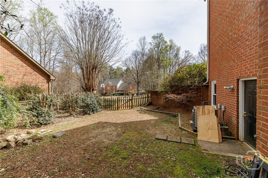 121 Ashbrook Drive