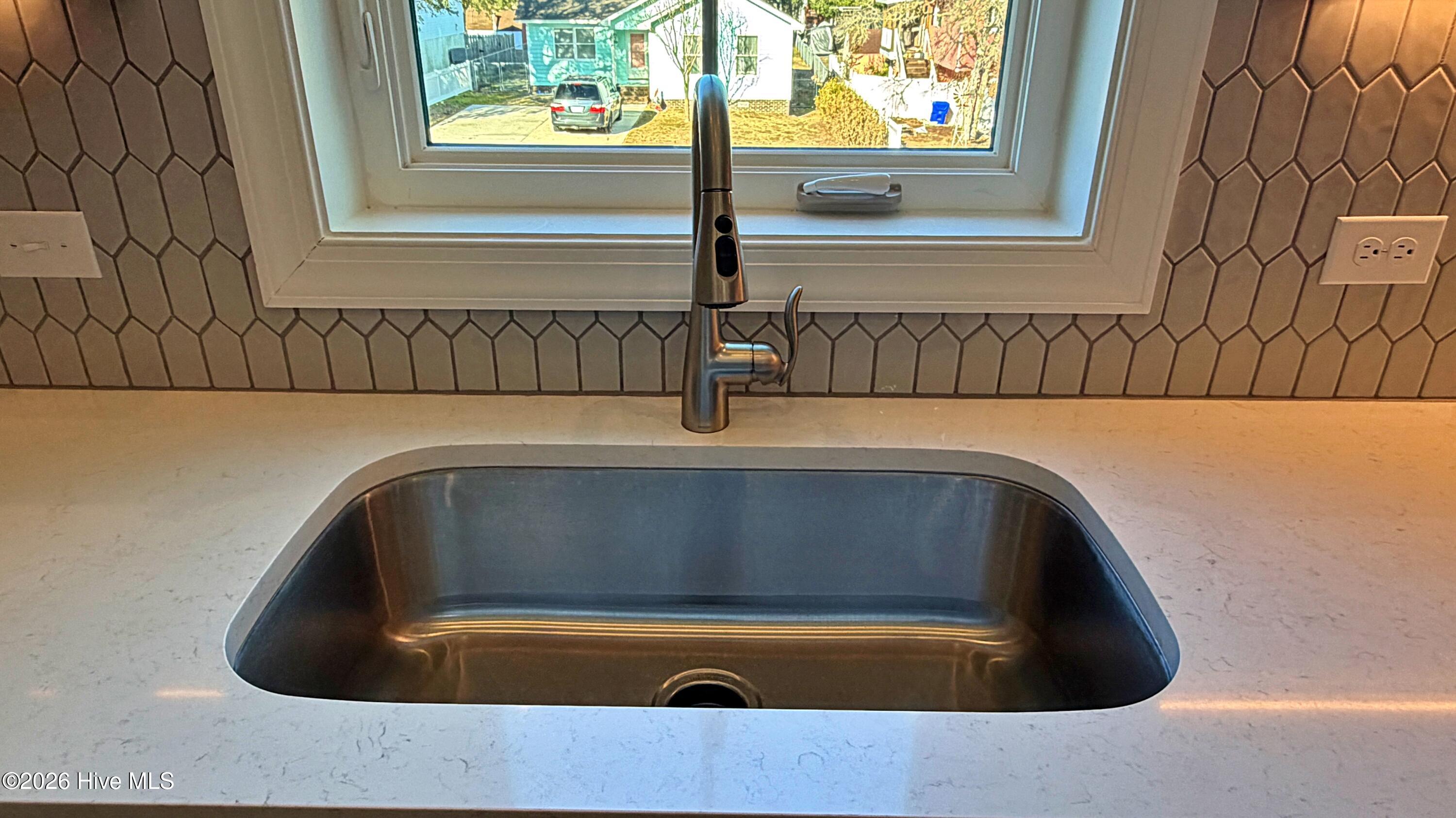 100555337 | Photo 15