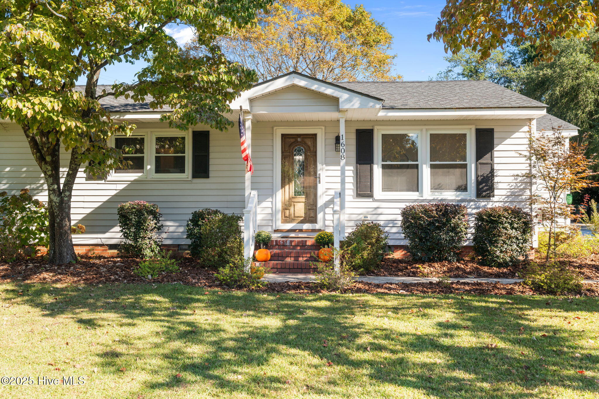 Homes for sale in Aberdeen, NC | 1608 Crest Dr, Aberdeen, NC 28315 | MLS# 100535756