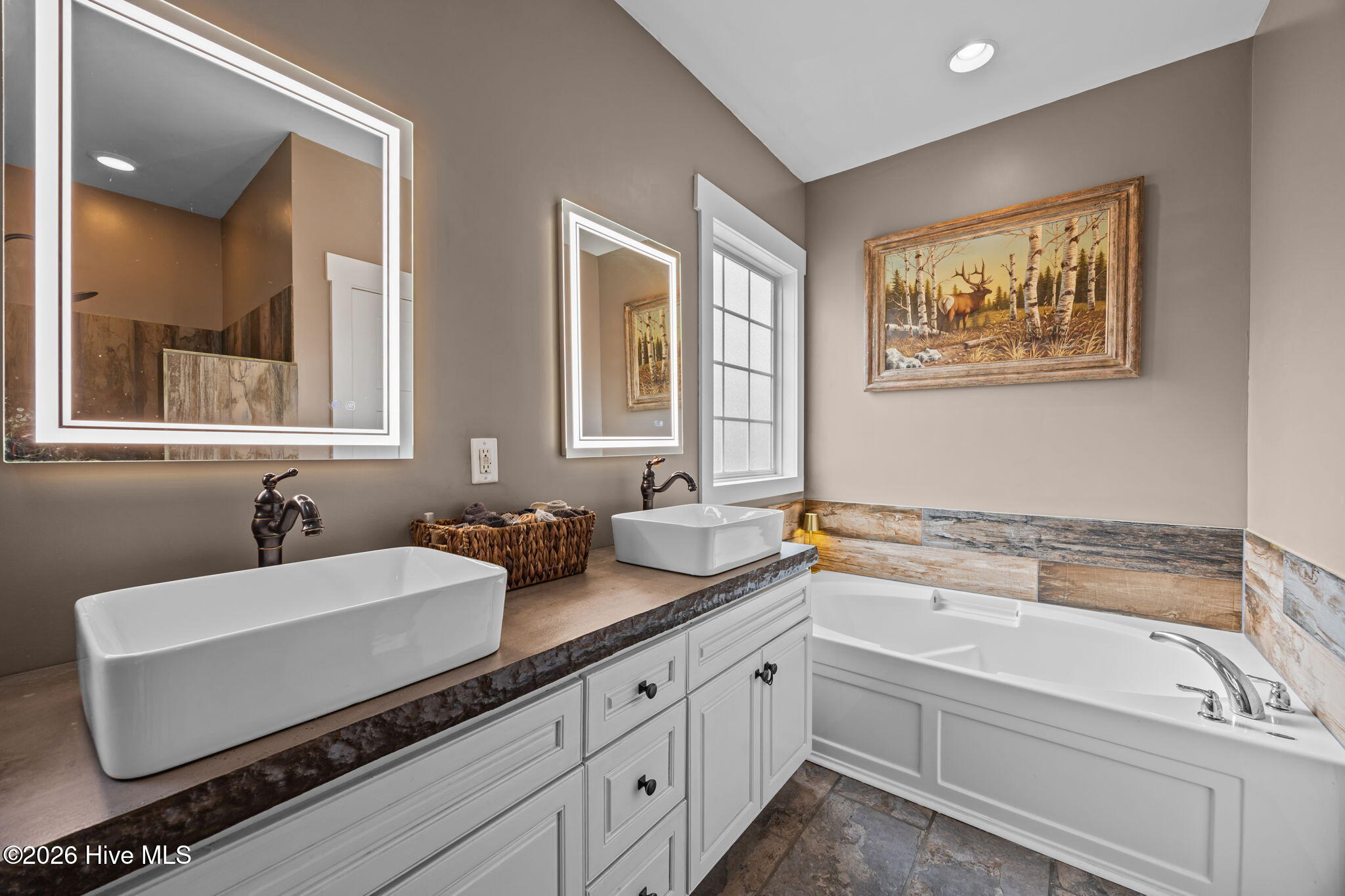 100548252 | Photo 18