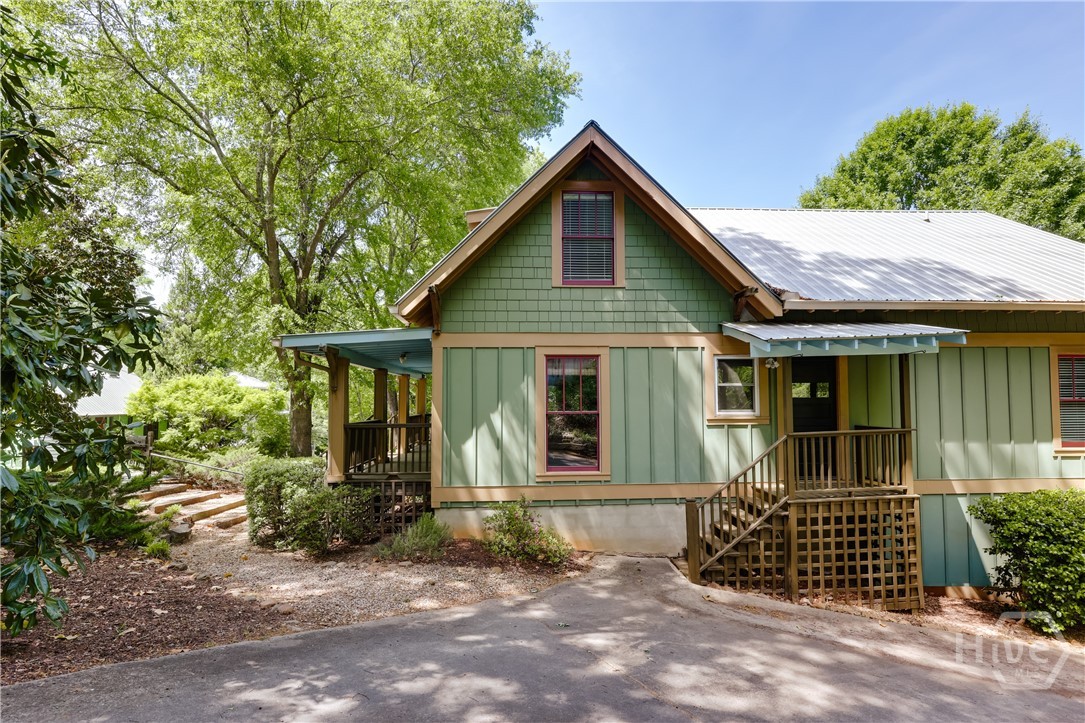 145 Hendrix - driveway exterior