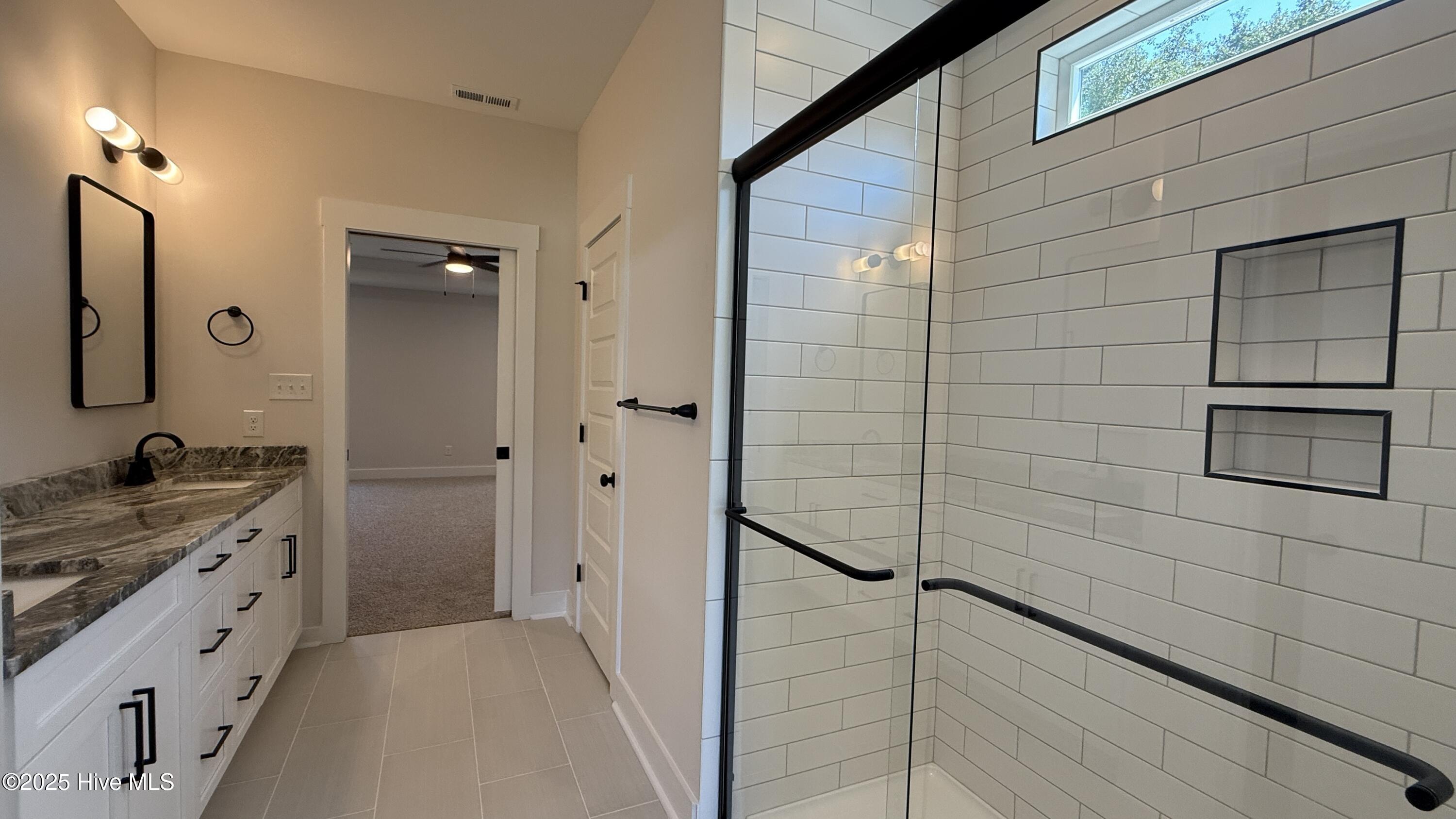 100500370 | Photo 18