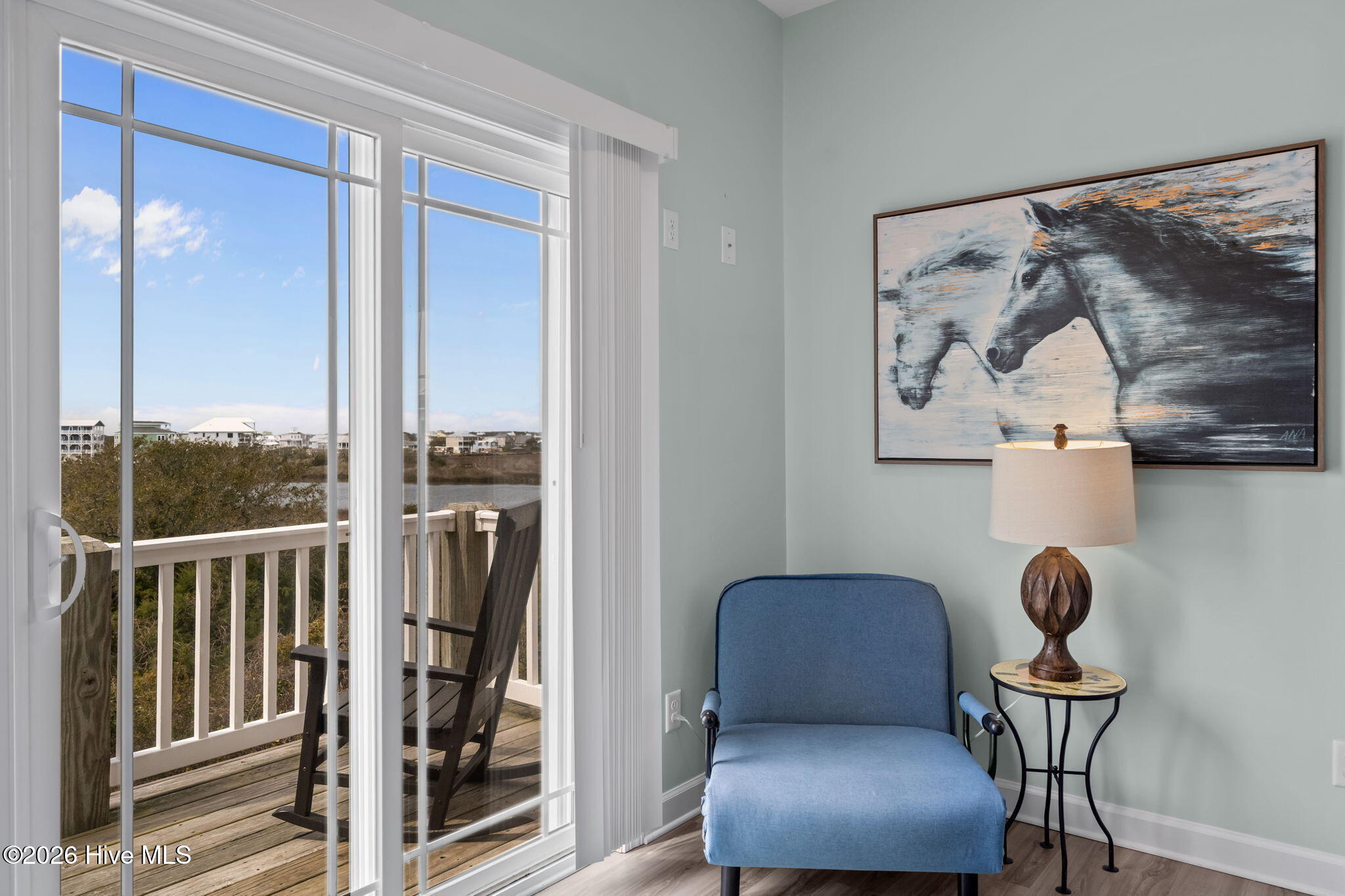 100563111 | Photo 19