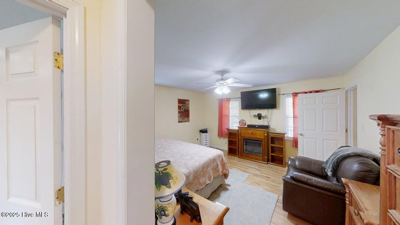 100560010 | Photo 29