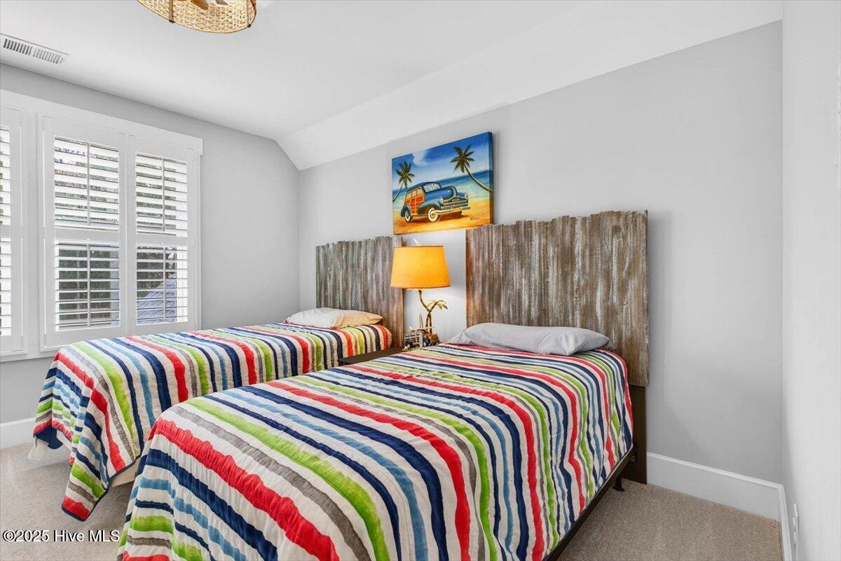 100546155 | Photo 32