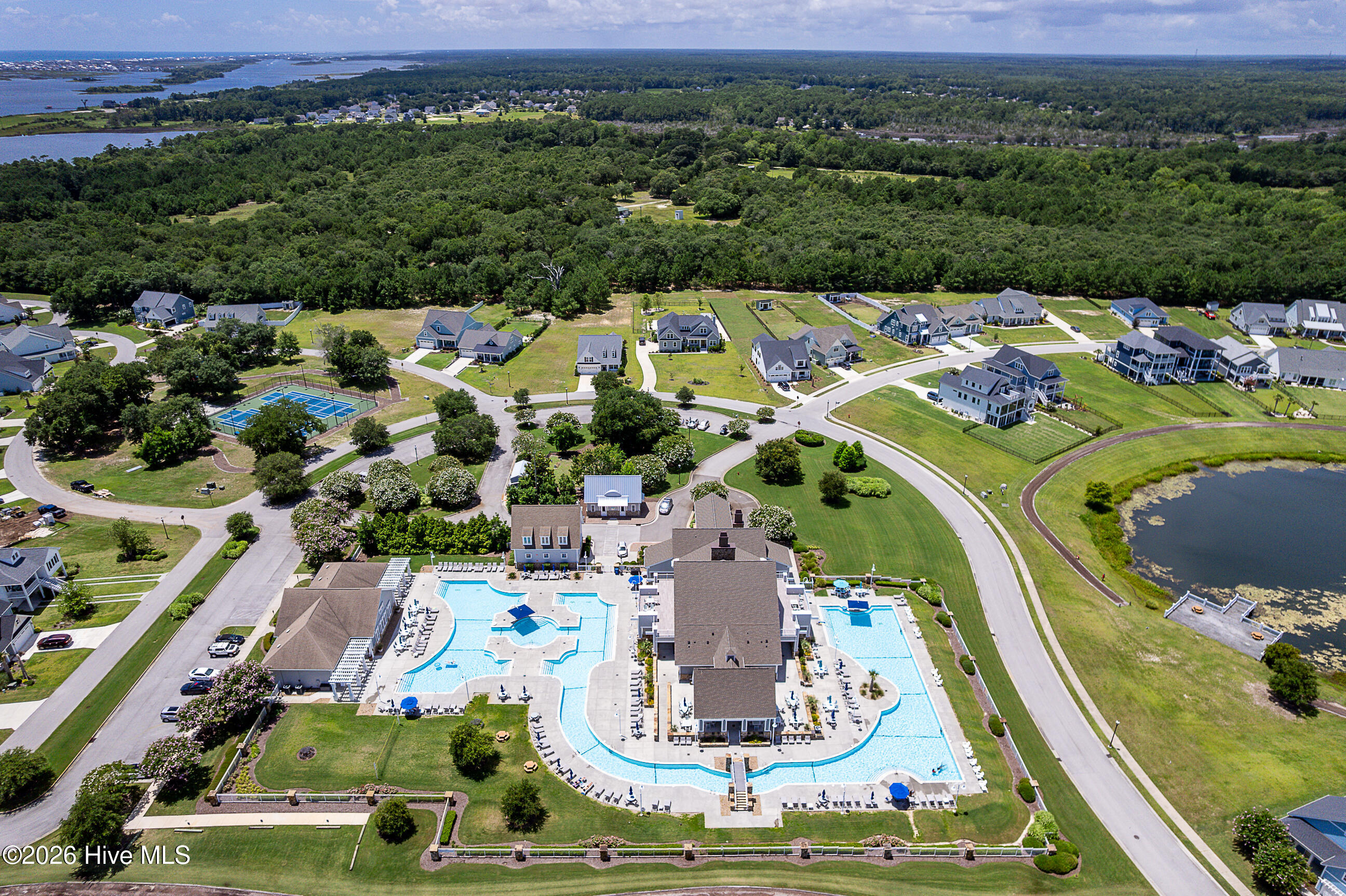 100560315 | Photo 17