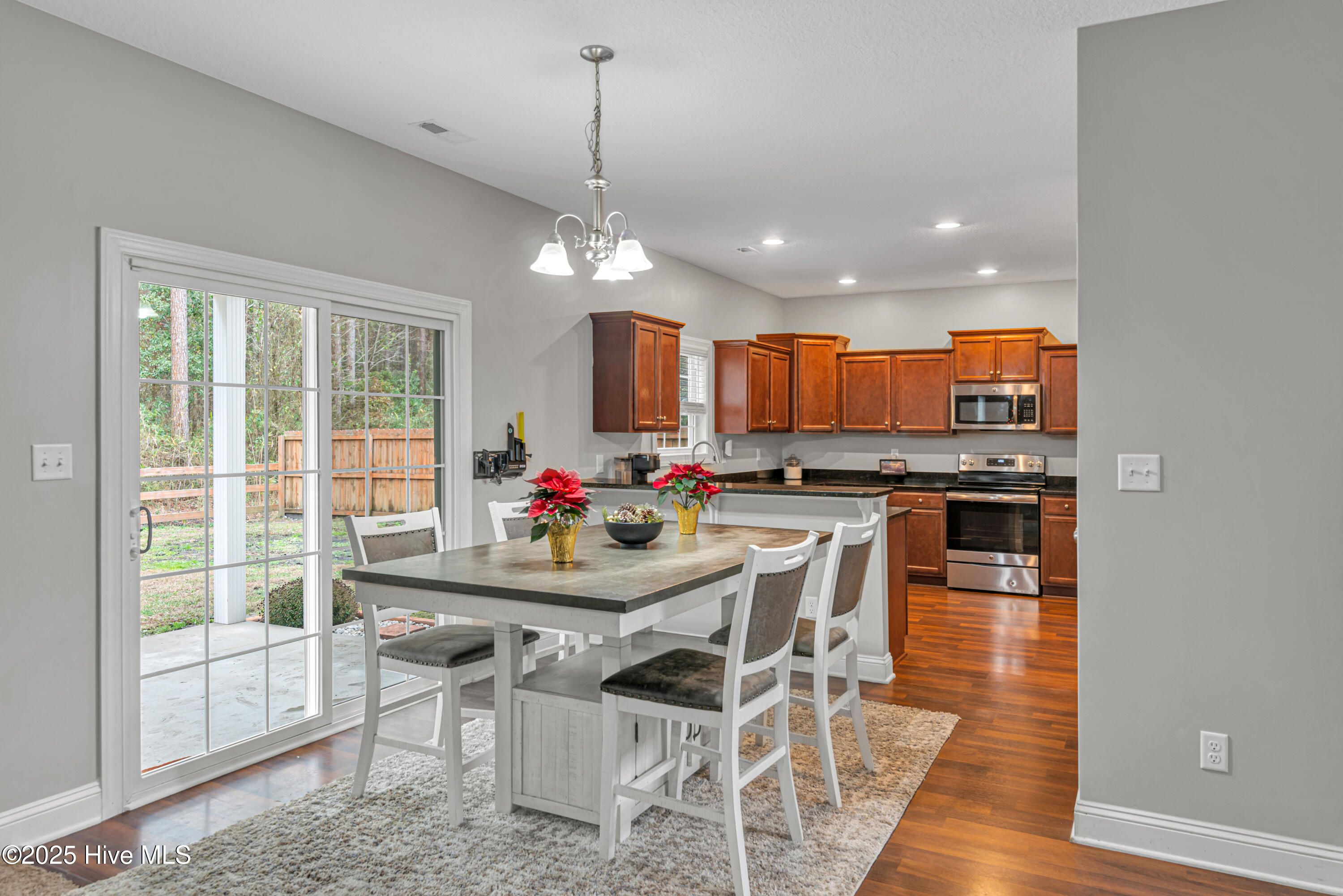 100545254 | Photo 16