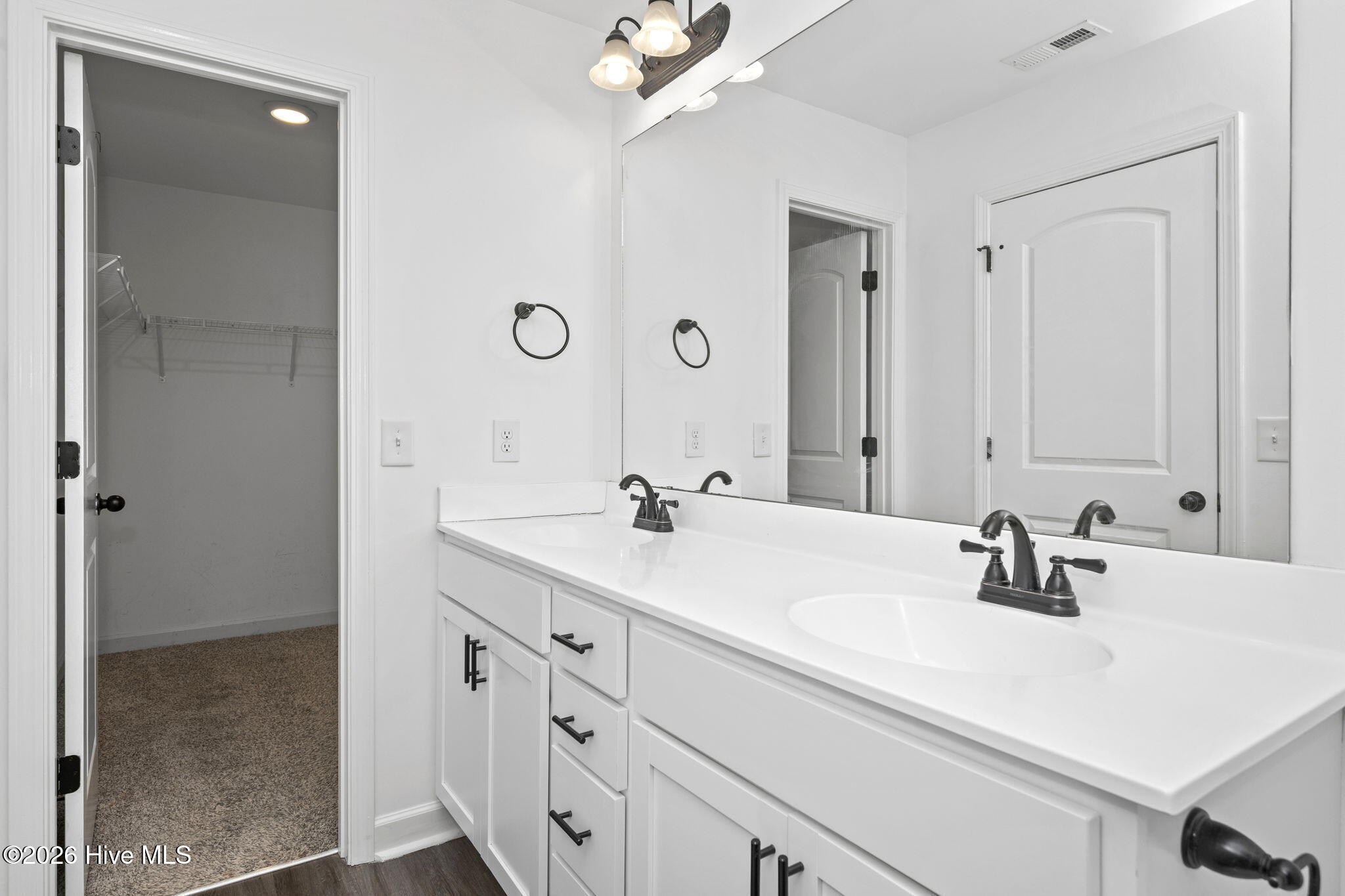 100547697 | Photo 34