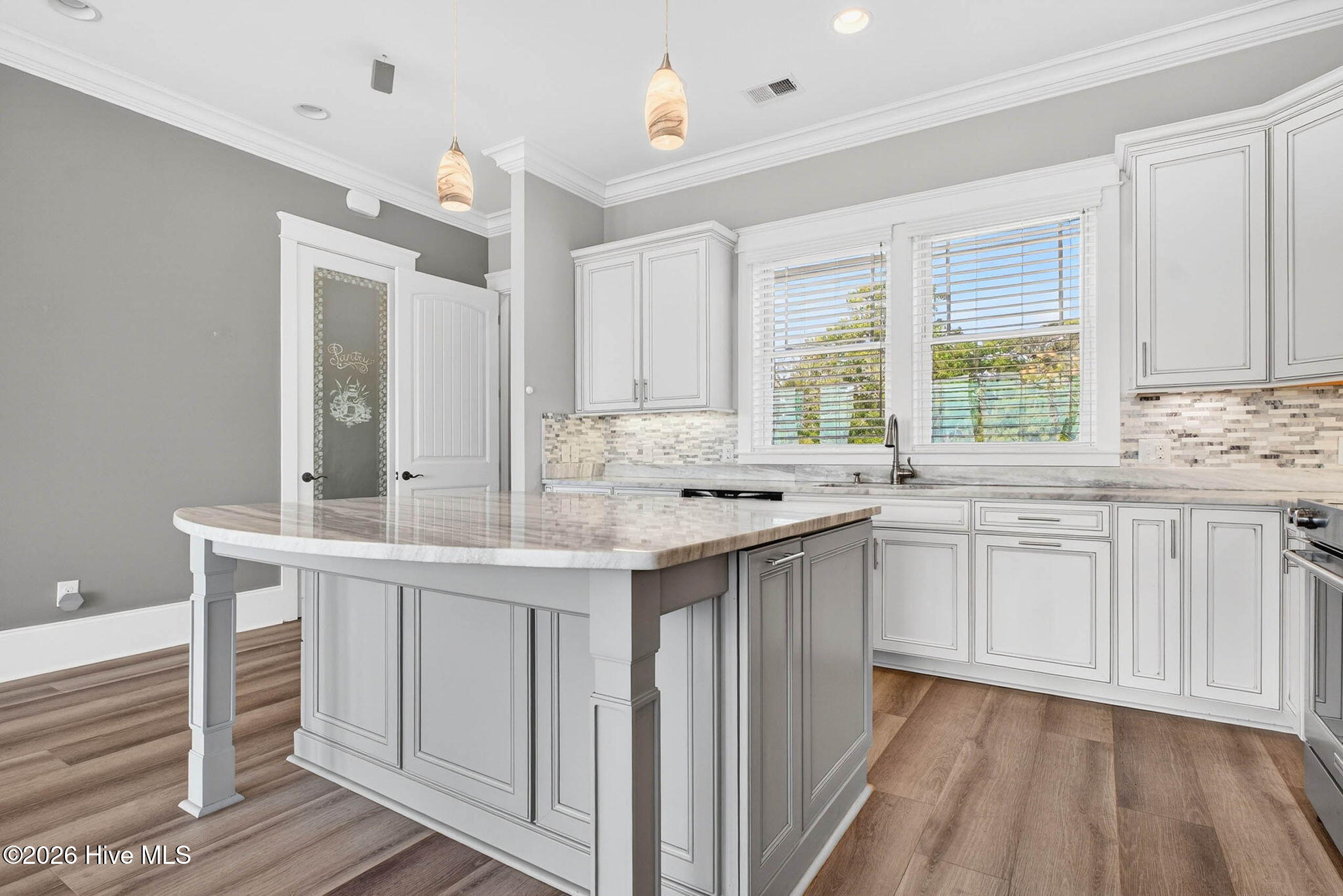 100563982 | Photo 12