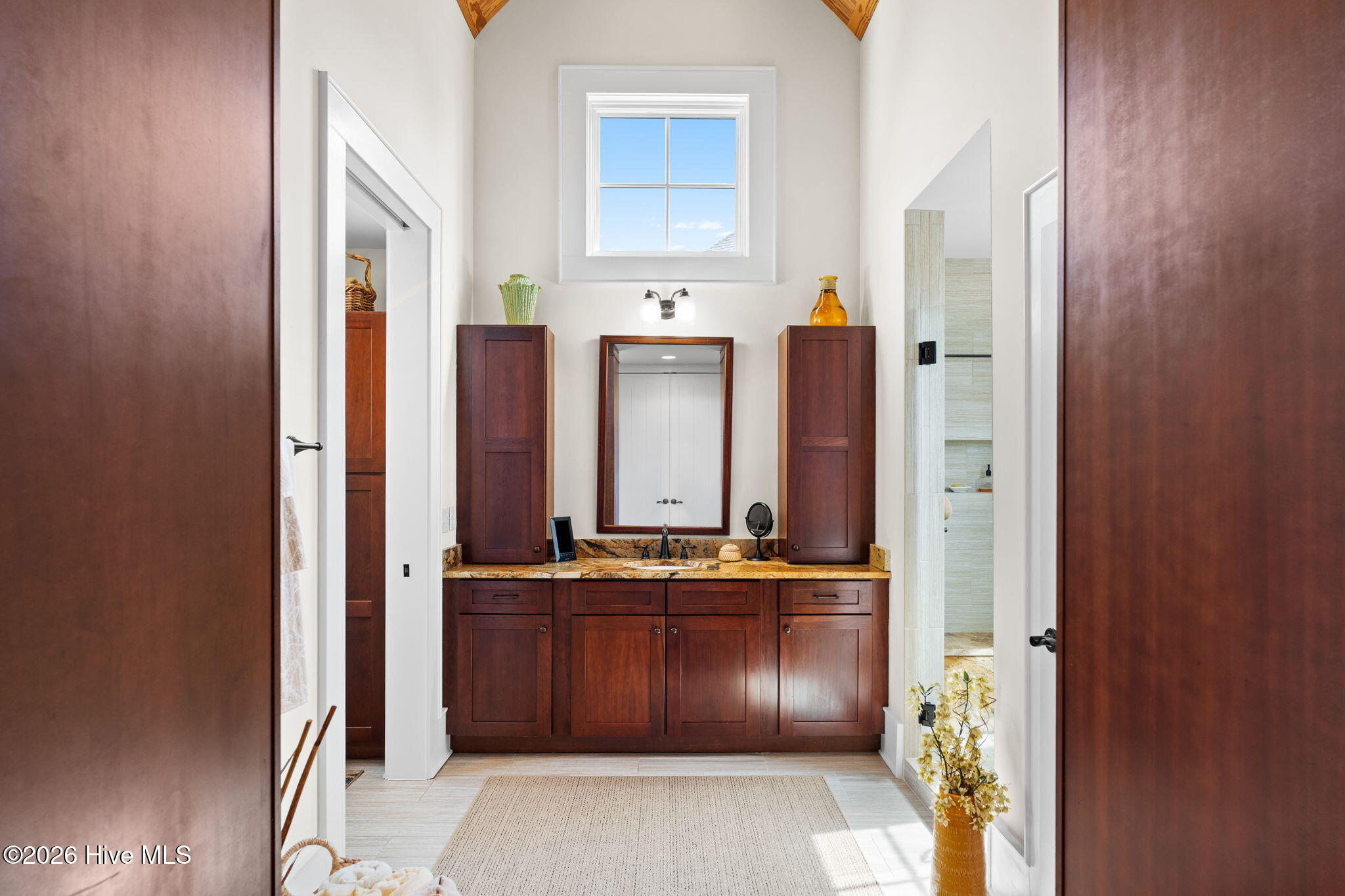 100563236 | Photo 39