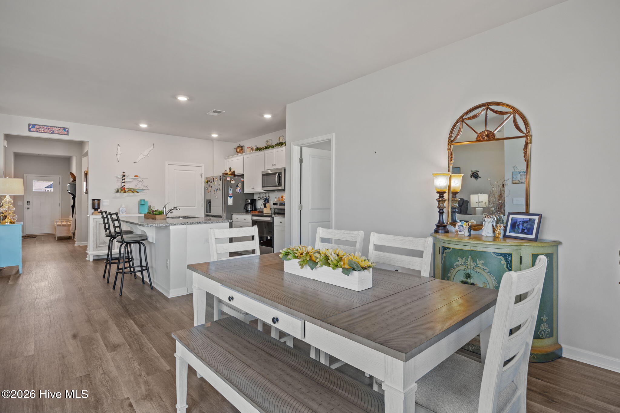 100567889 | Photo 17