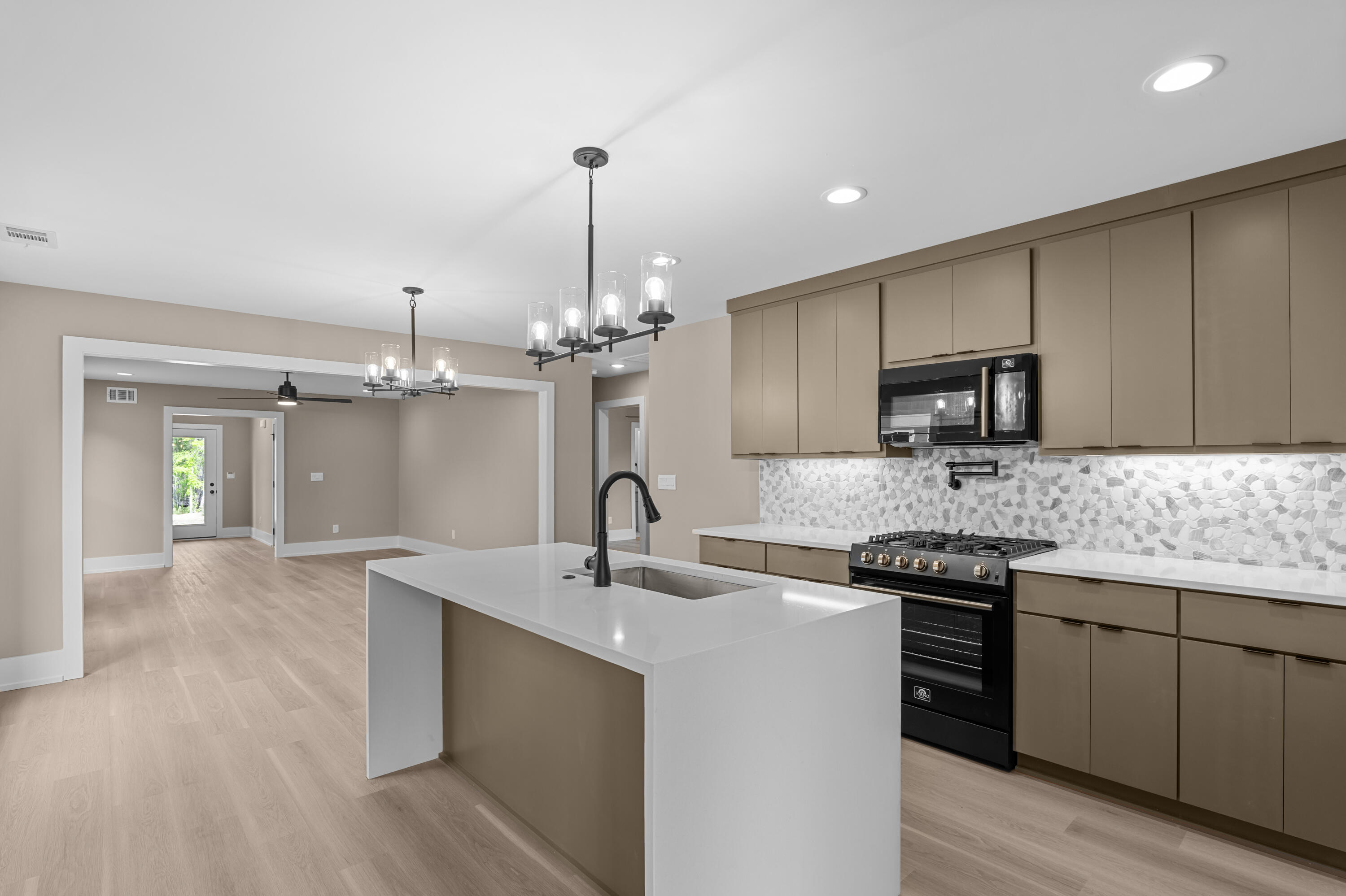 Luxurious stone backsplash