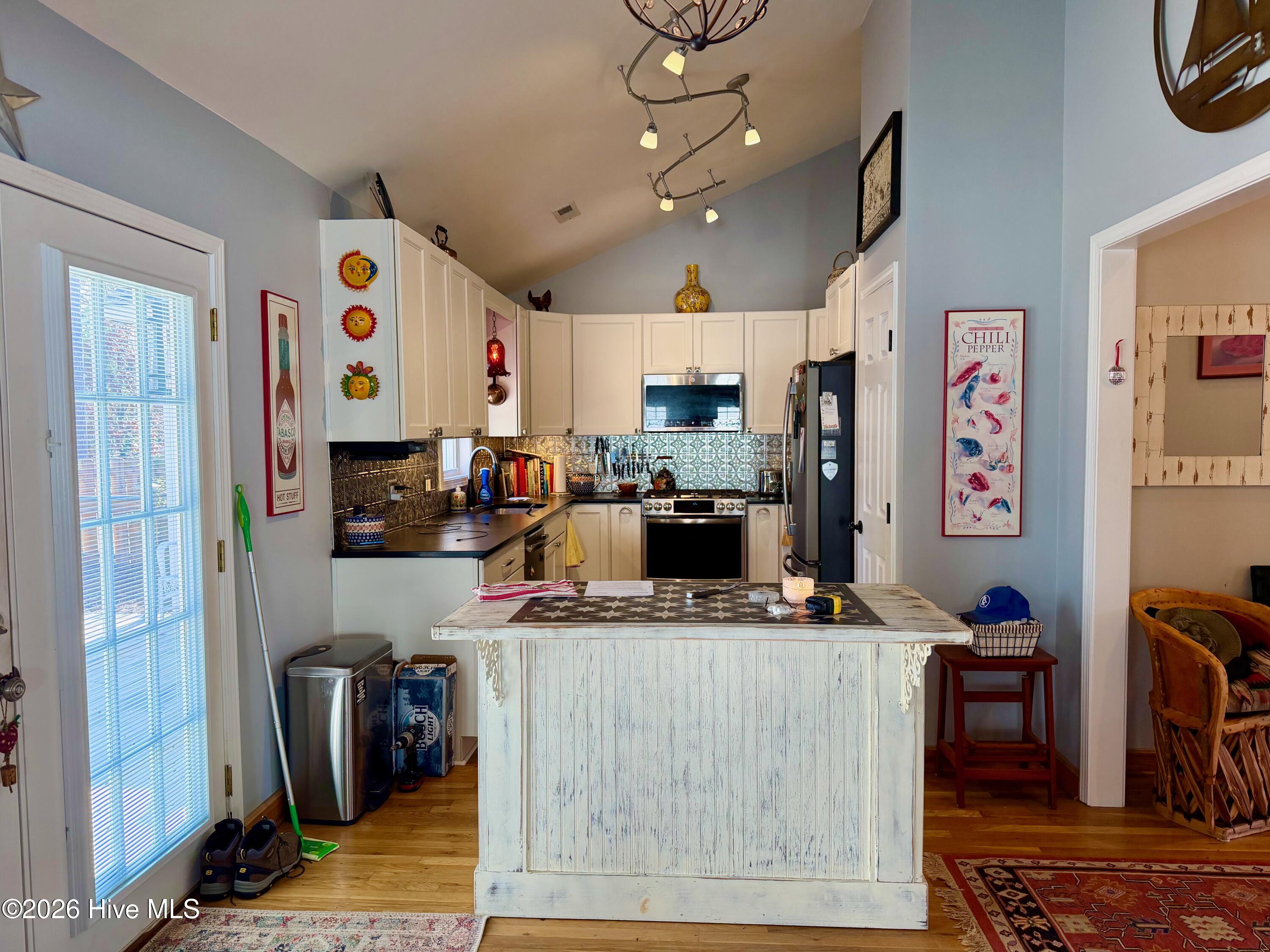 100553297 | Photo 18