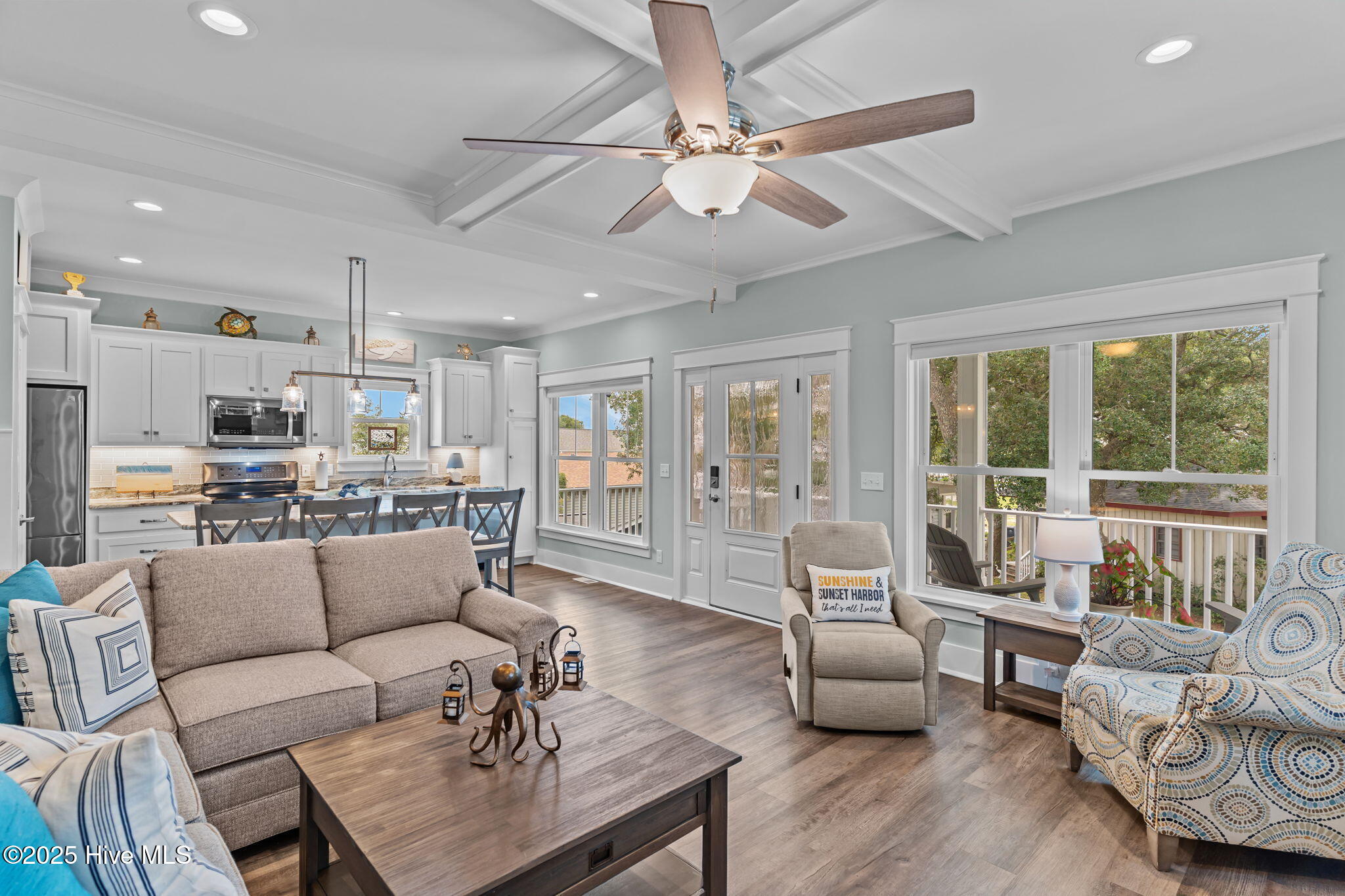 100528104 | Photo 10