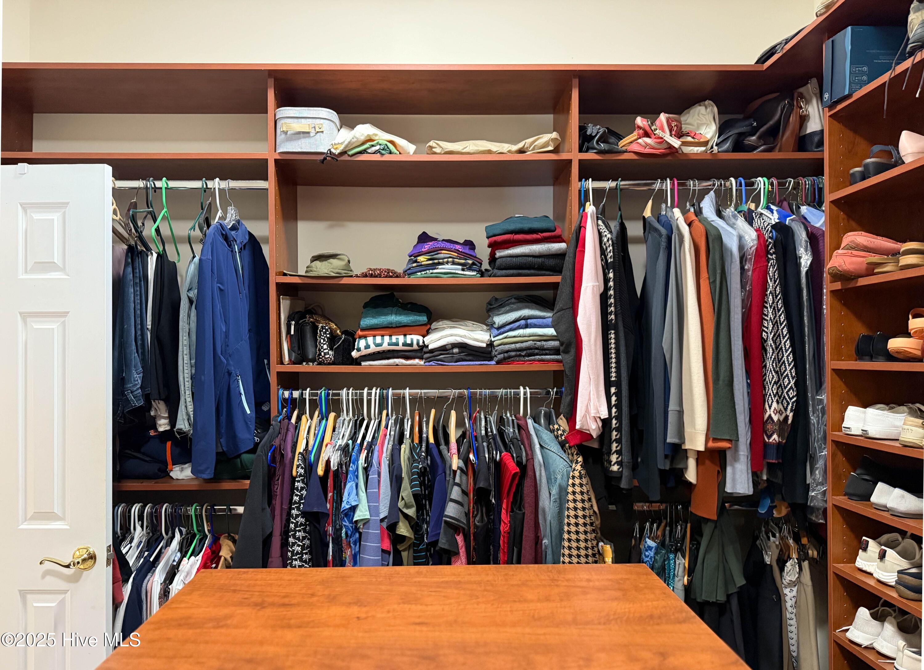 100561292 | Photo 56