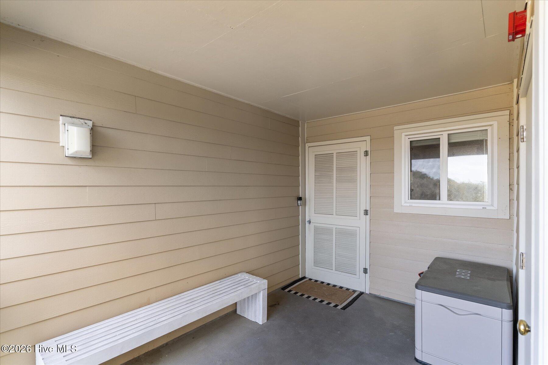 100564383 | Photo 16