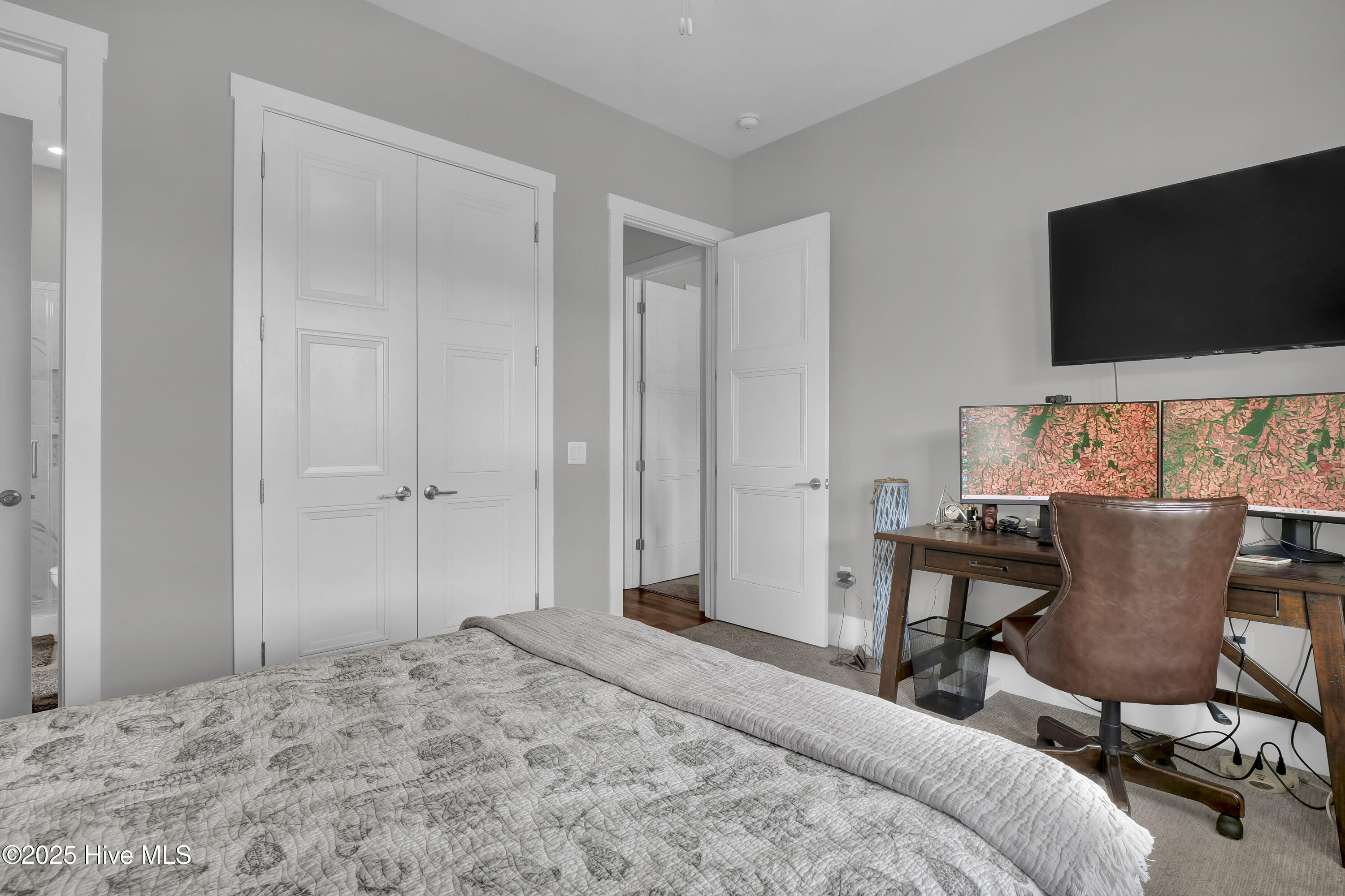 100534317 | Photo 23