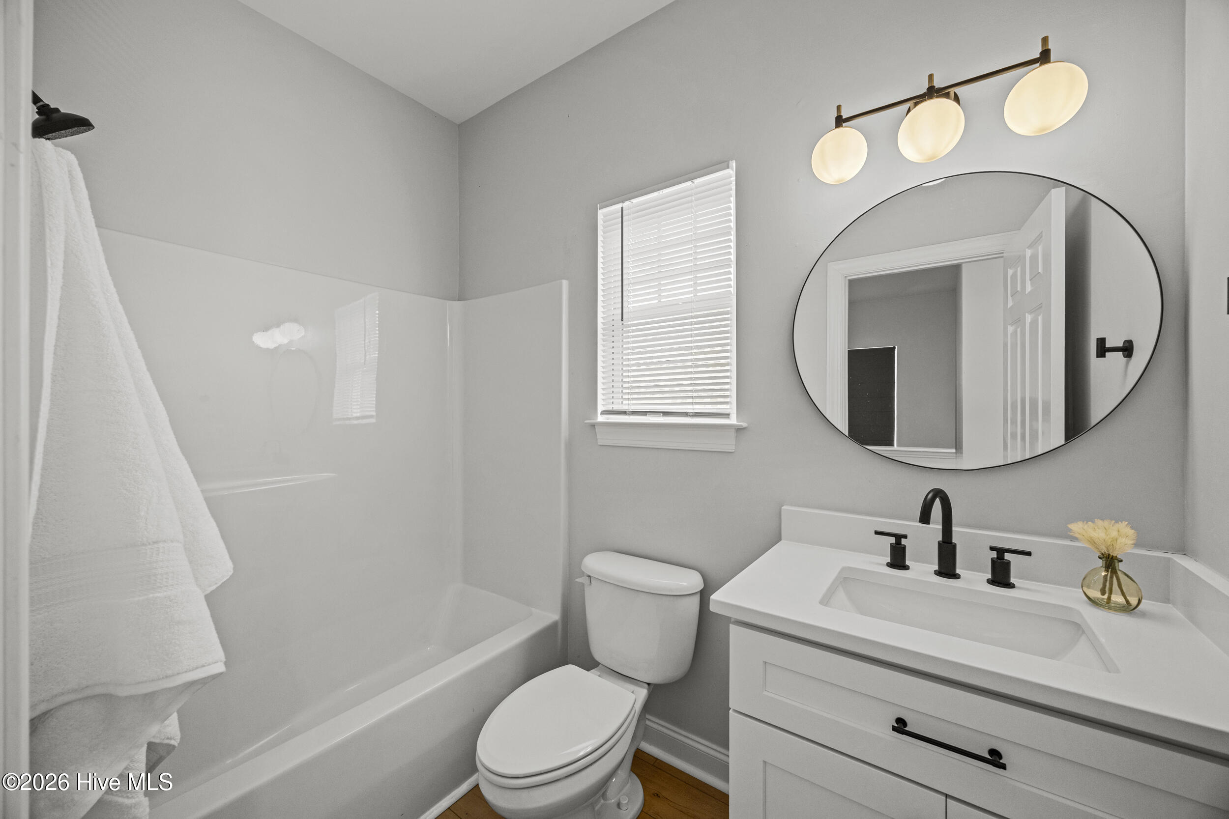 100567913 | Photo 25