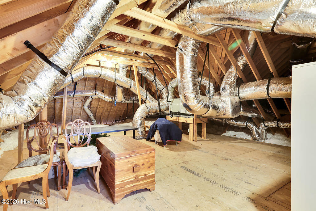 100554017 | Photo 33