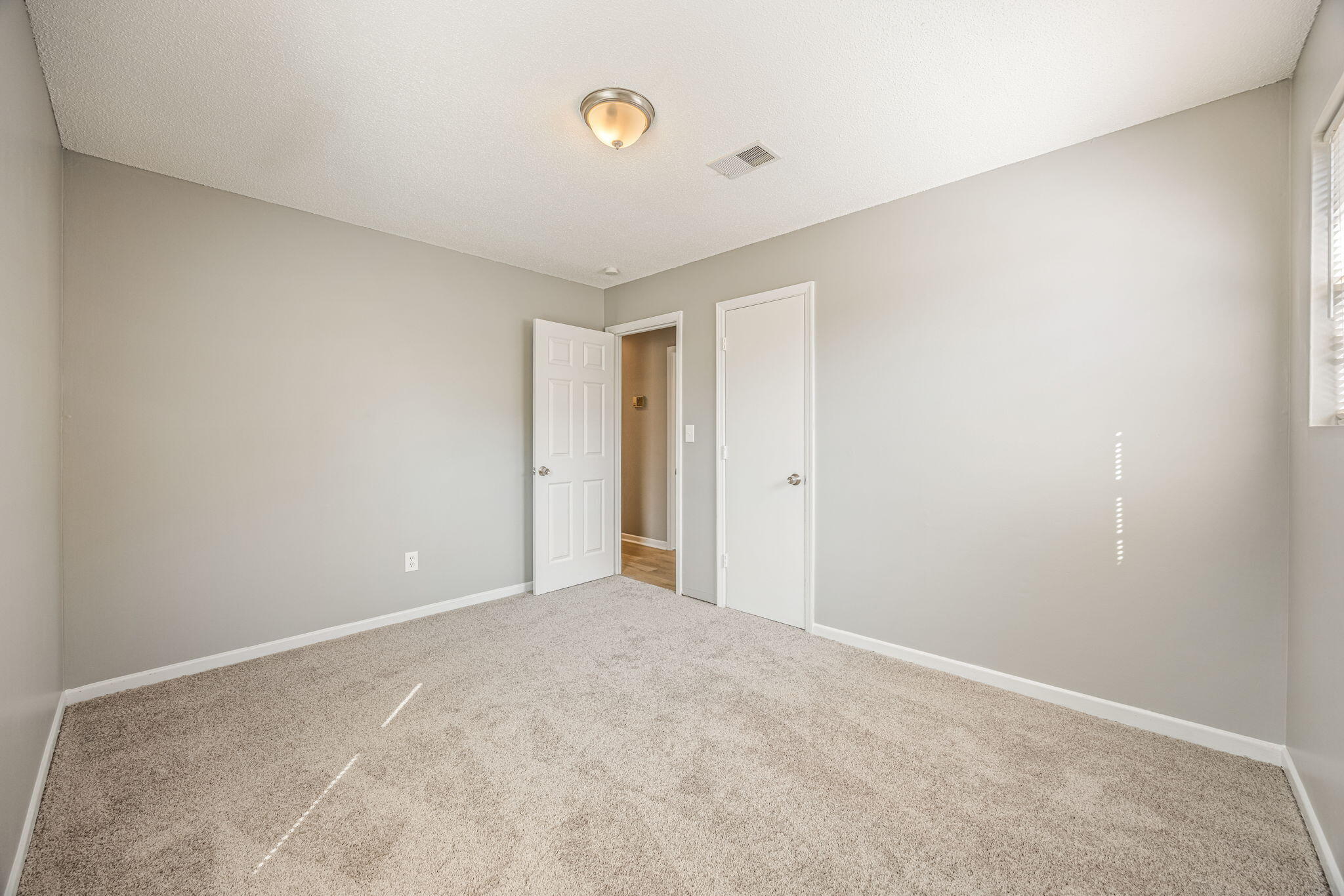 15-web-or-mls-2965 Meadowbrook Drive-11