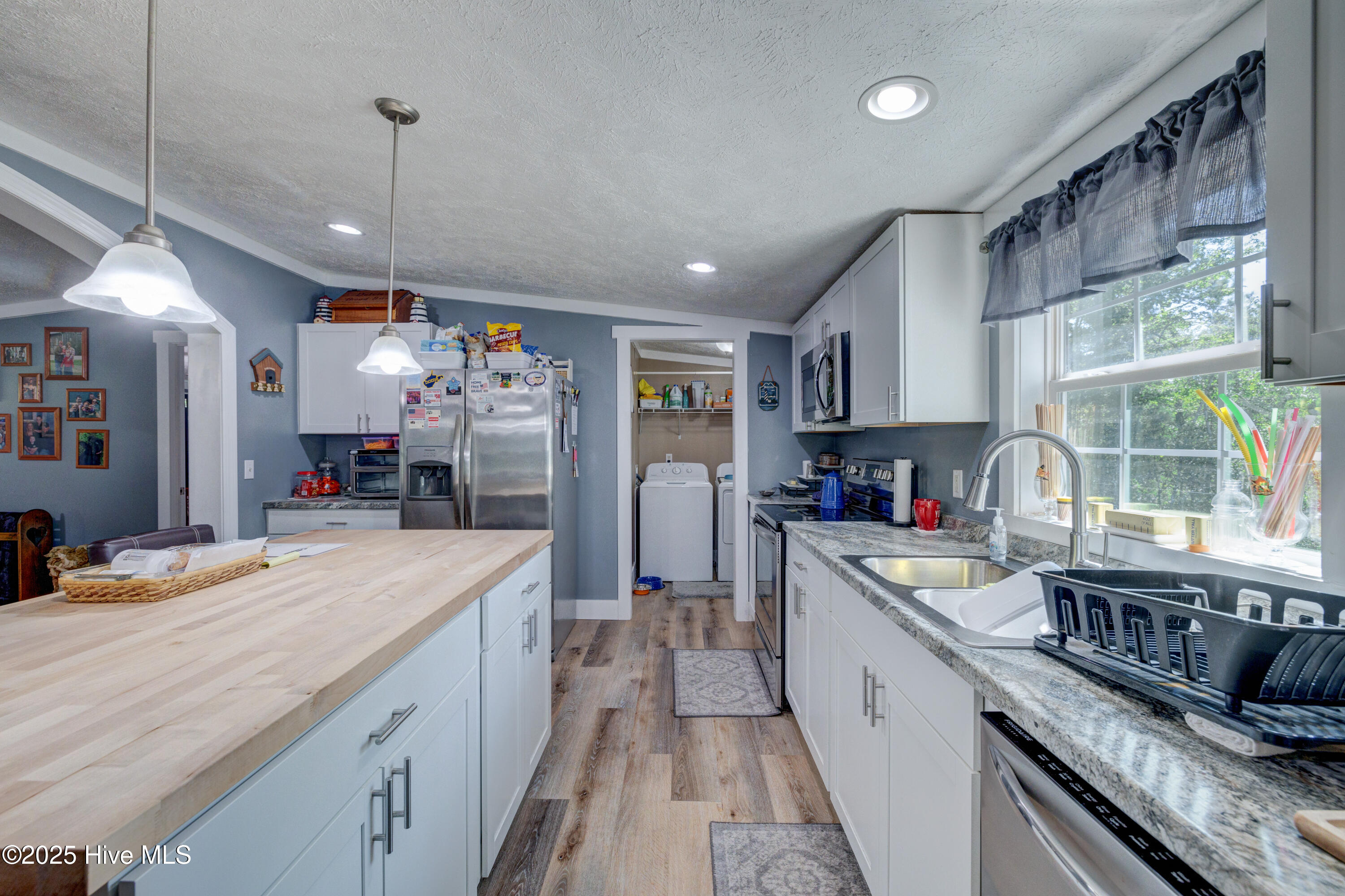 100530756 | Photo 24