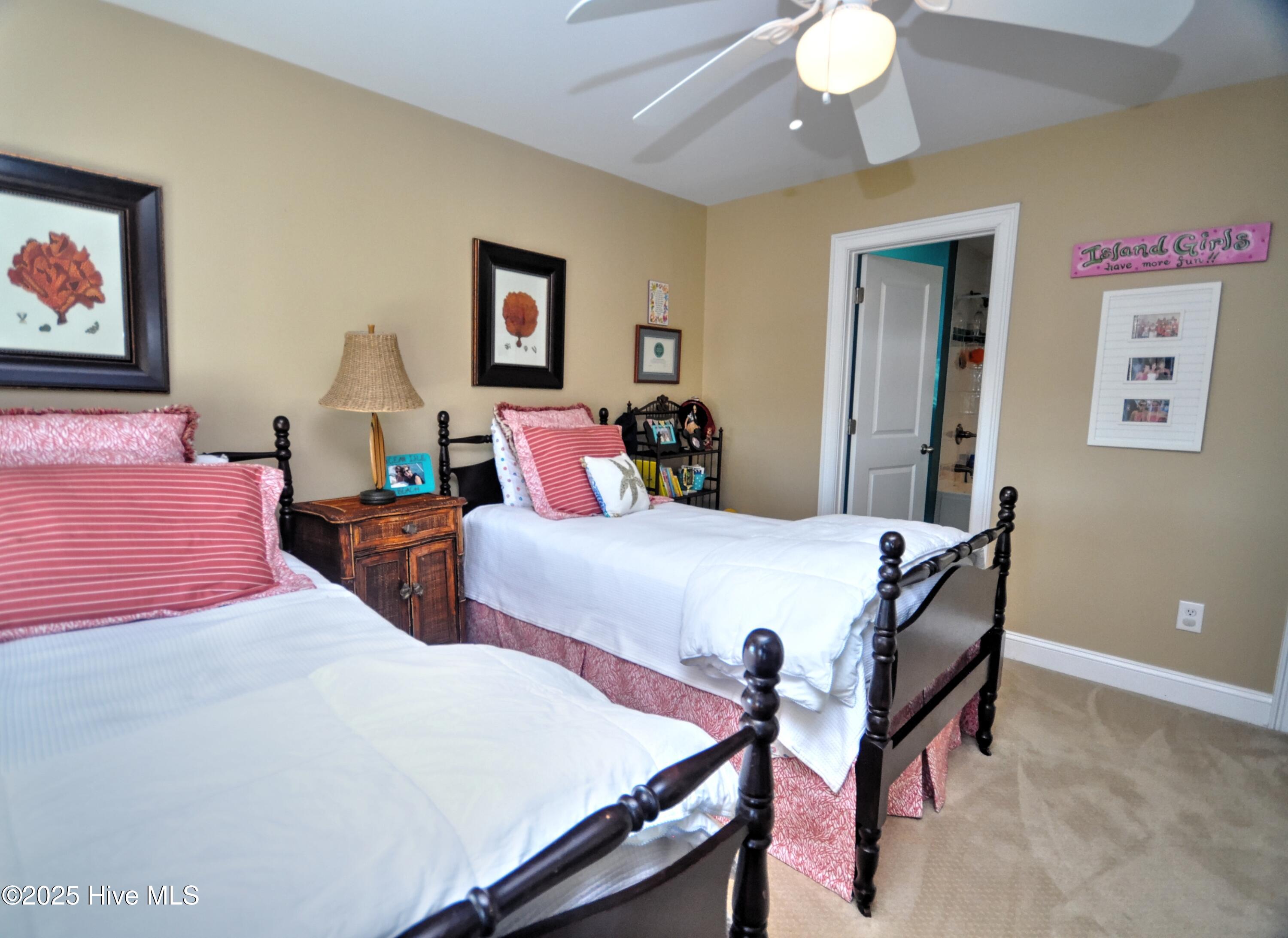 100537753 | Photo 44