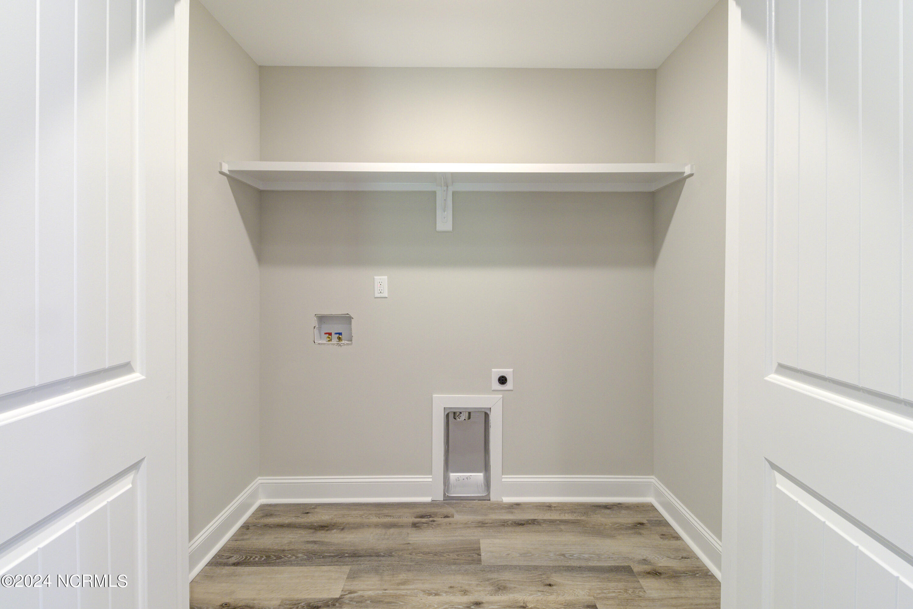 100548274 | Photo 35