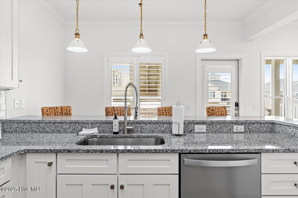 100540998 | Photo 18