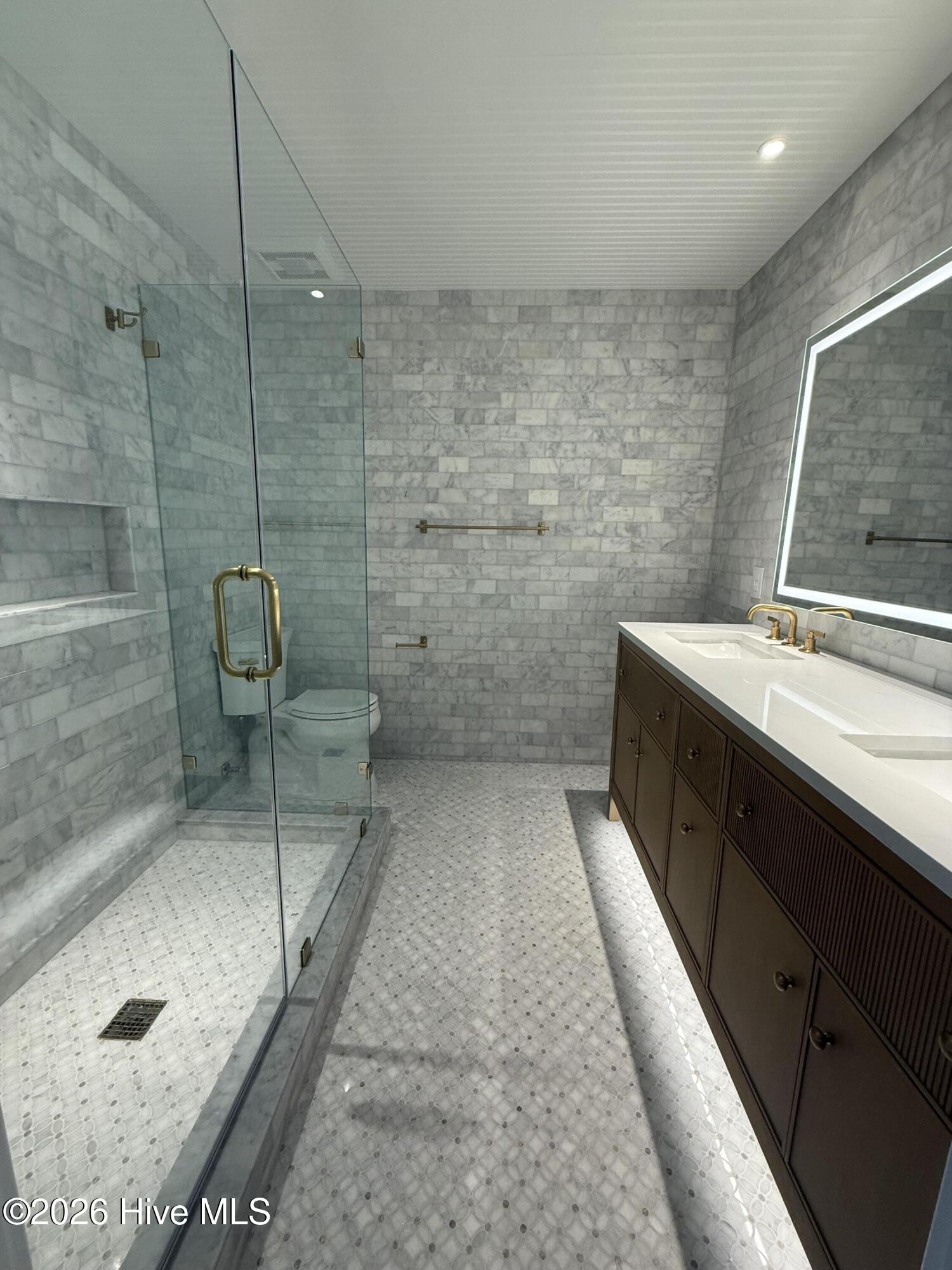 100518193 | Photo 52