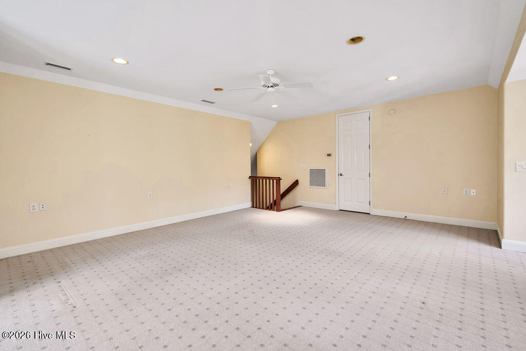 100564190 | Photo 30