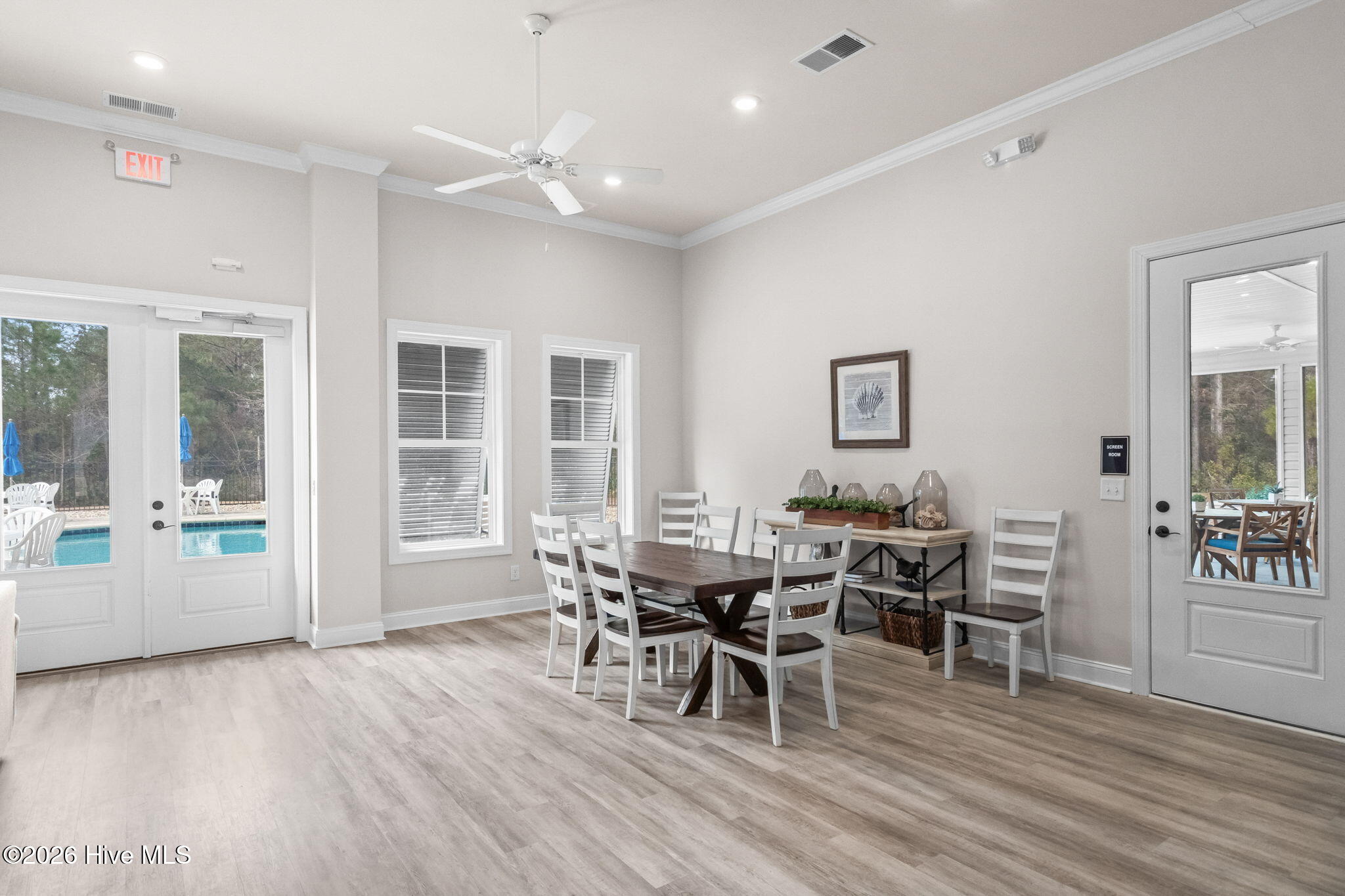 100557822 | Photo 38