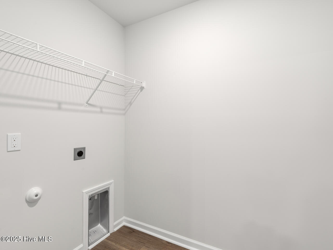 100553727 | Photo 32